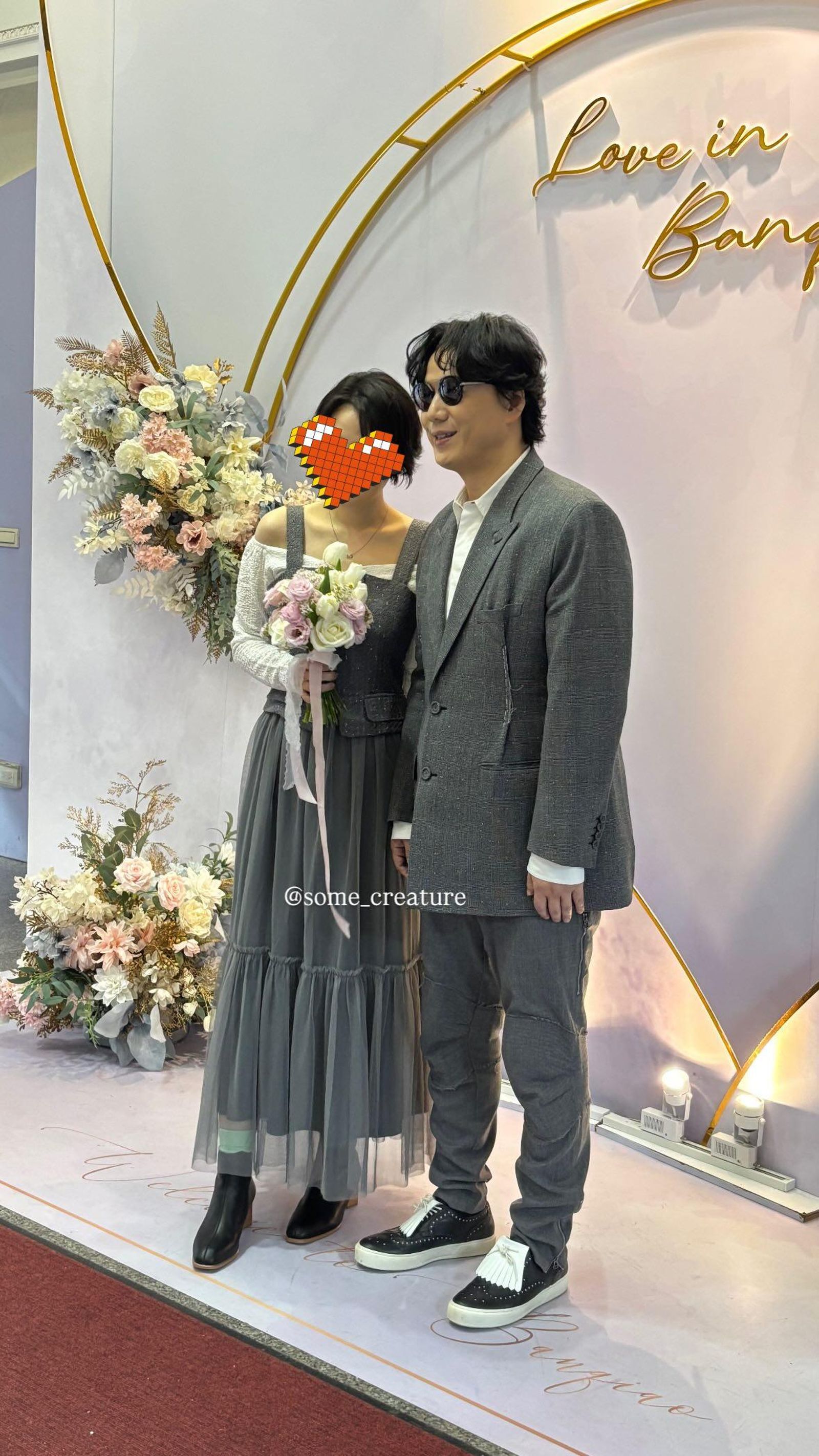 蕭煌奇8日下午與新婚妻現身戶政事務所完成結婚登記。Some_creature2021 Threads授權提供