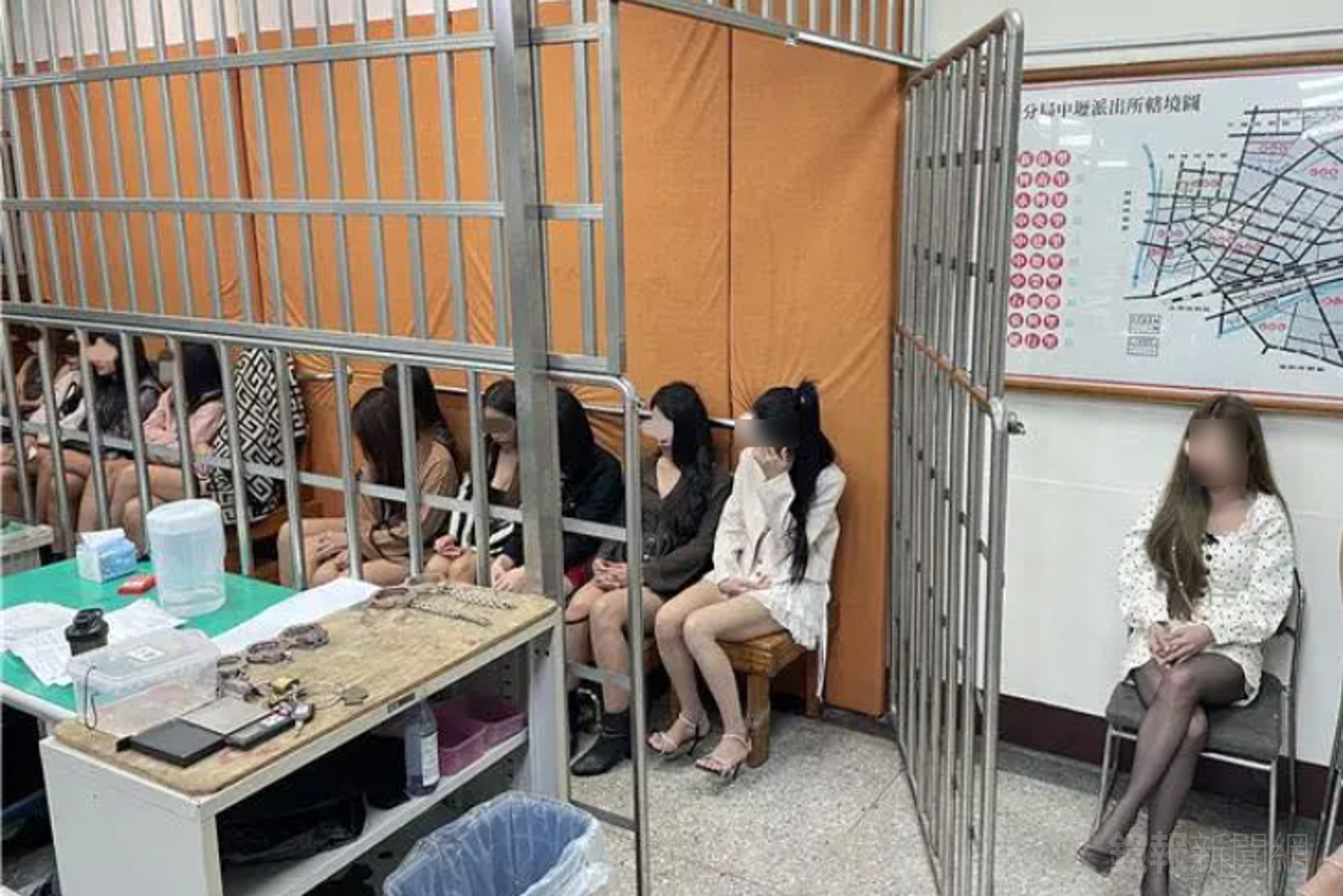 警方掃蕩非法打工泰籍女子。圖/警方提供