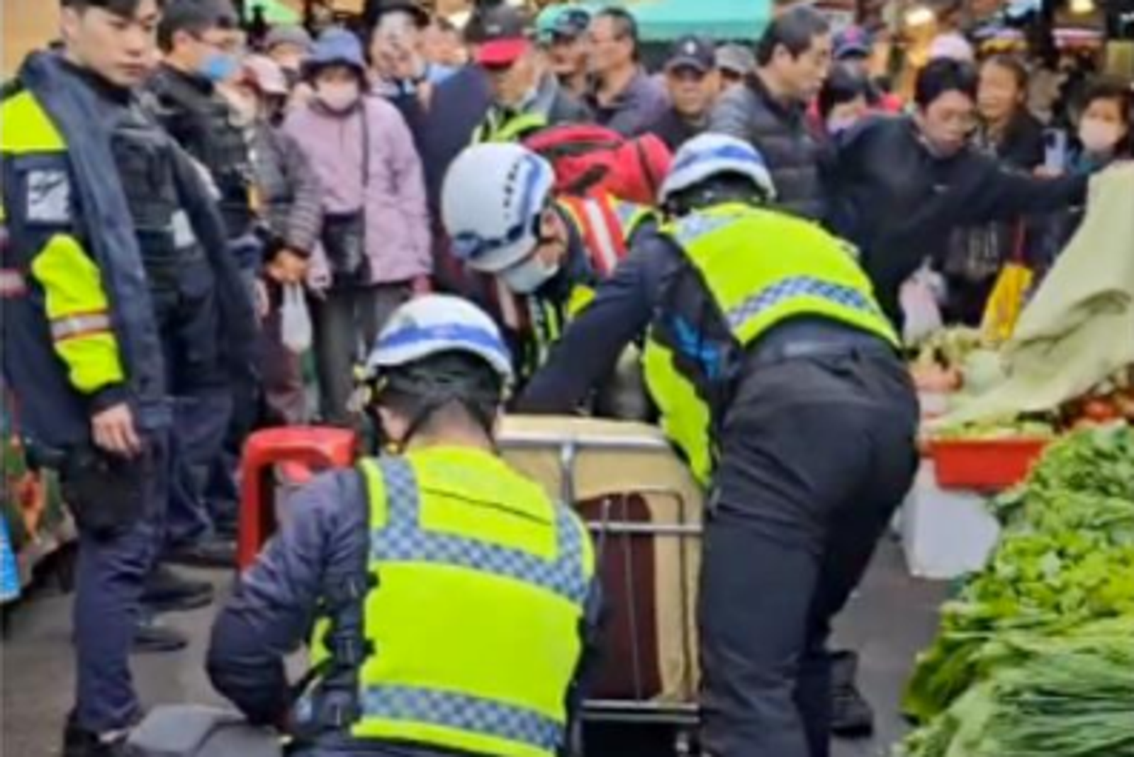 苗栗「南苗市場」砍人釀3傷！最新傷勢曝　警還原犯案過程：非隨機殺人
