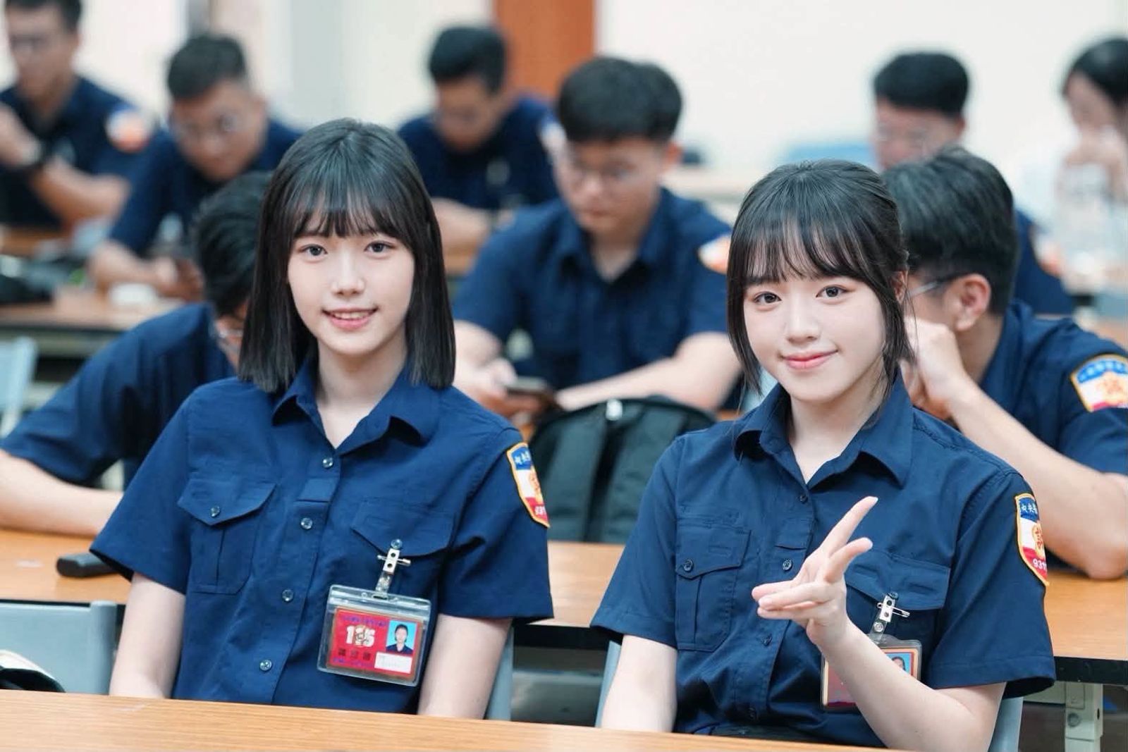 小心警大實習生出沒!高市府曬「養眼照」 一票人笑了:上路看哪