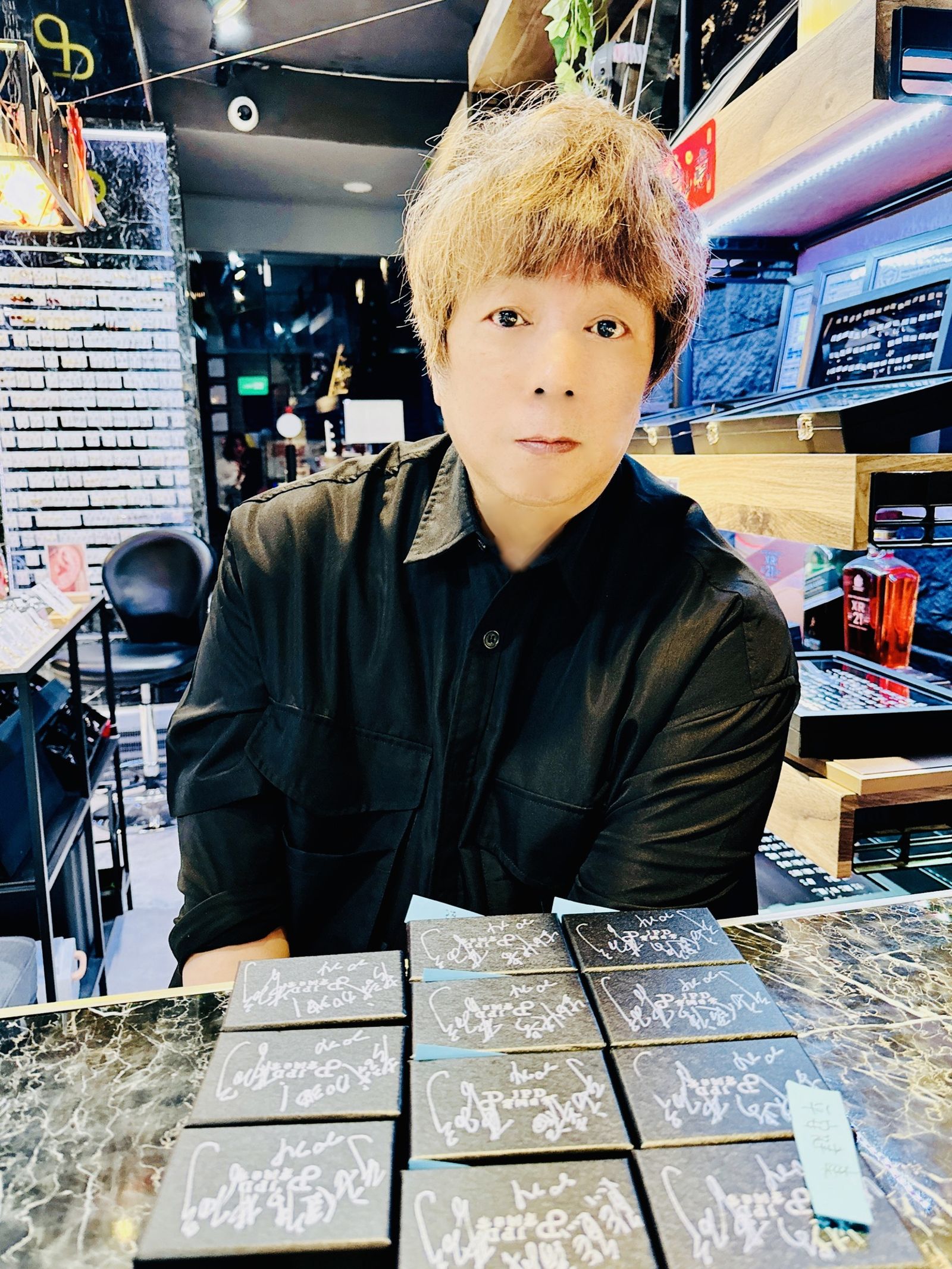 曹西平飾品店受到許多年輕人喜愛。翻攝臉書