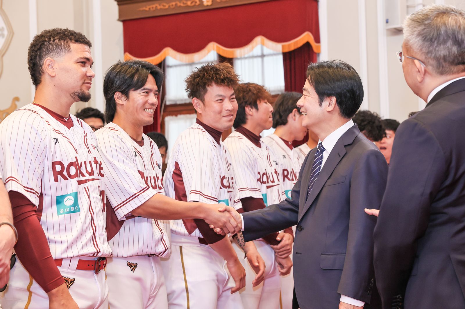 賴清德「不爽」林智平!關鍵三分砲擋統一獅冠軍之路 樂天桃猿總統府覲見