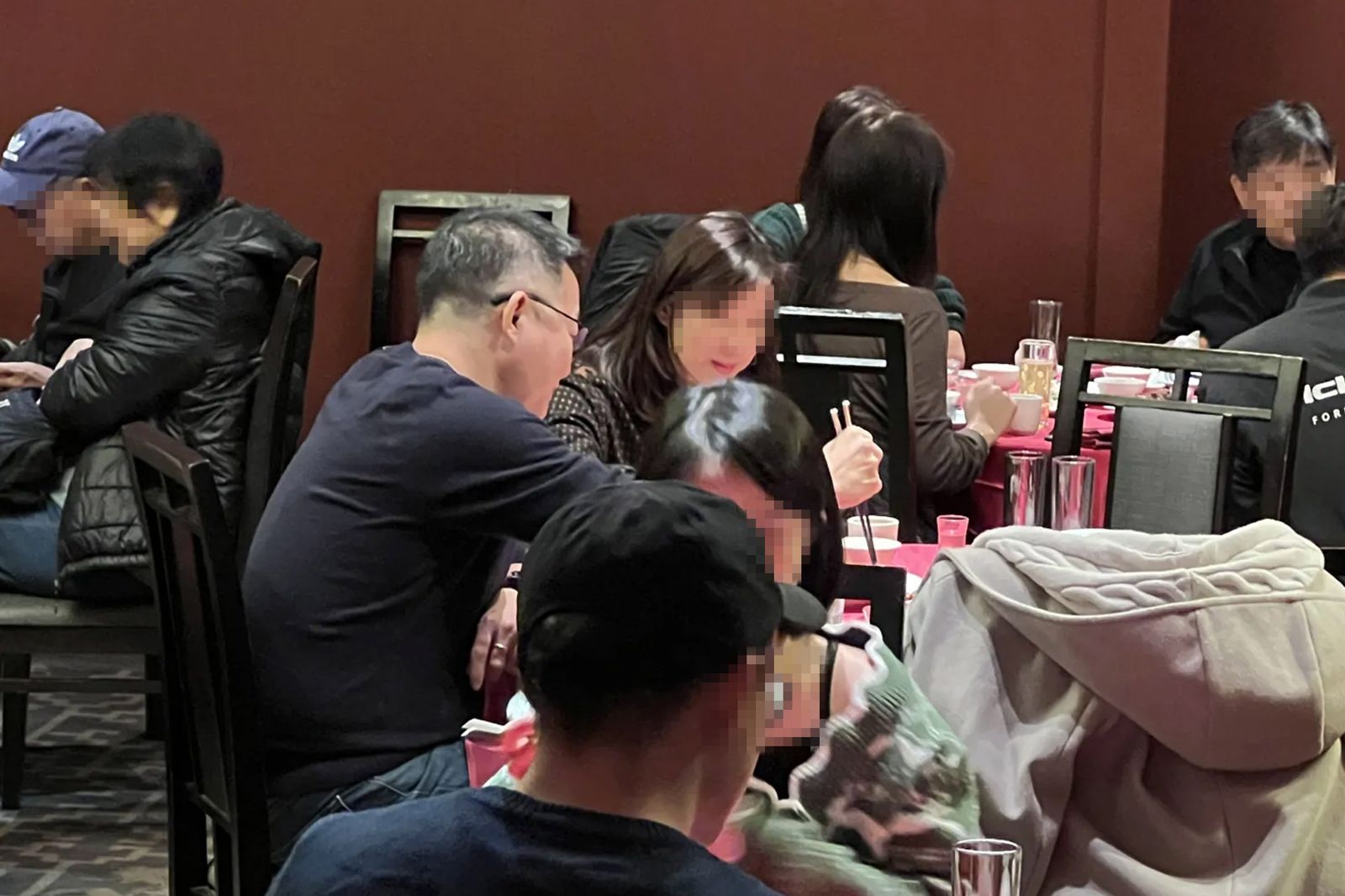 台大資工教授和高女在宜蘭約會吃櫻桃鴨。