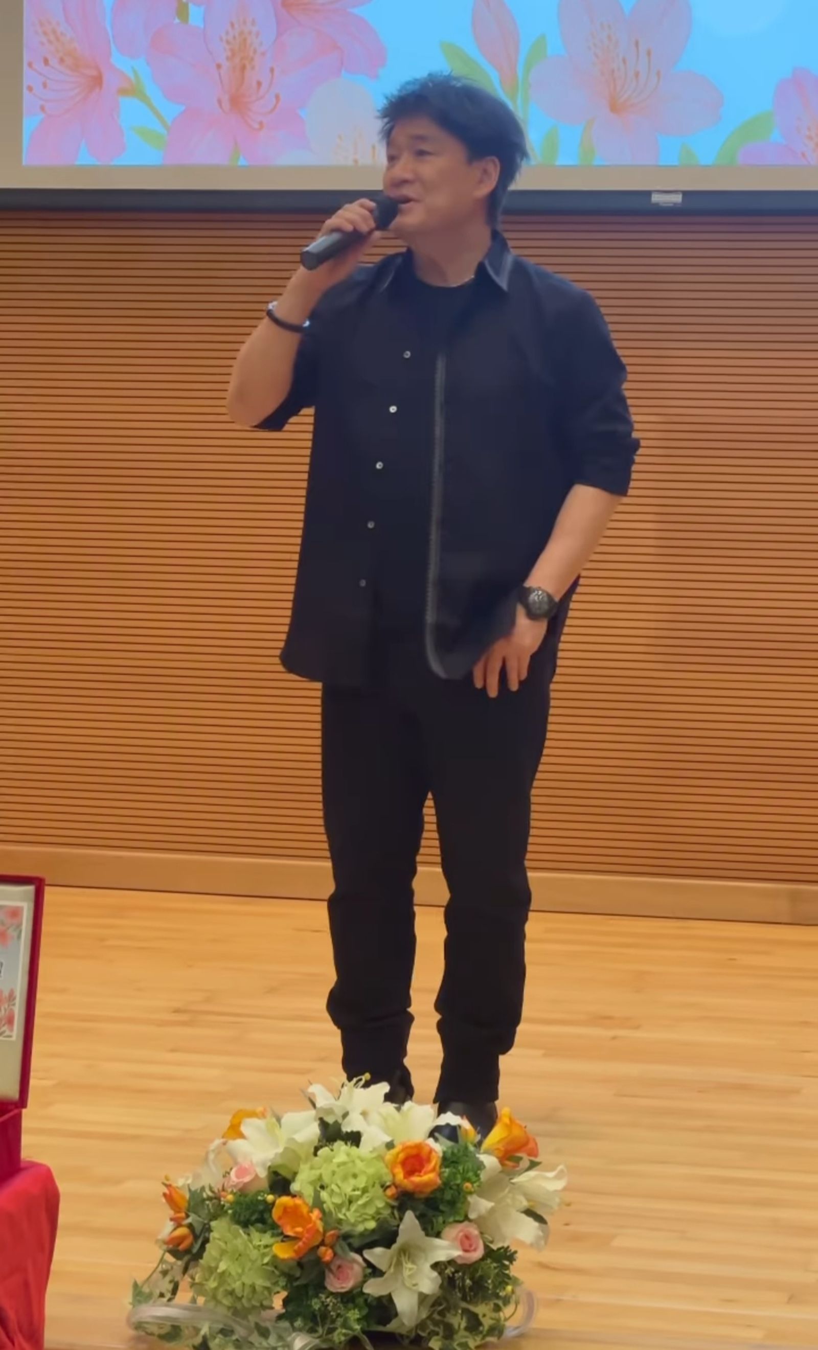 周華健重返母校台大參加畢業典禮。翻攝Threads