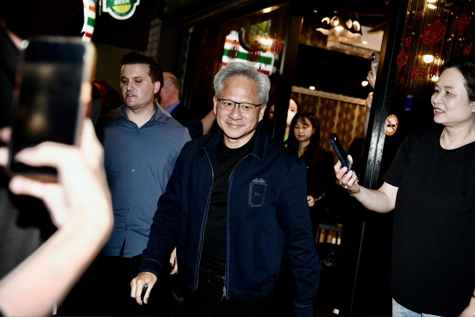 韓版兆元宴在台開桌!黃仁勳與SK海力士、三星高層開喝「18天」、吃雞排