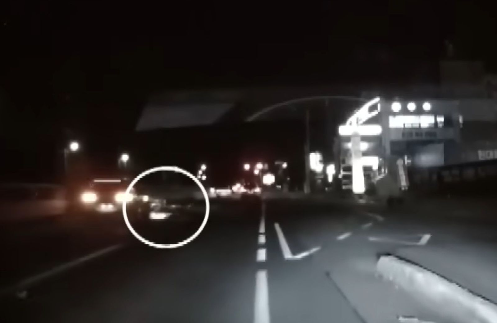 酒駕女撞死男騎士！下車反開罵「沒家教的X」…遭逮後還委屈喊：我車上有孩子