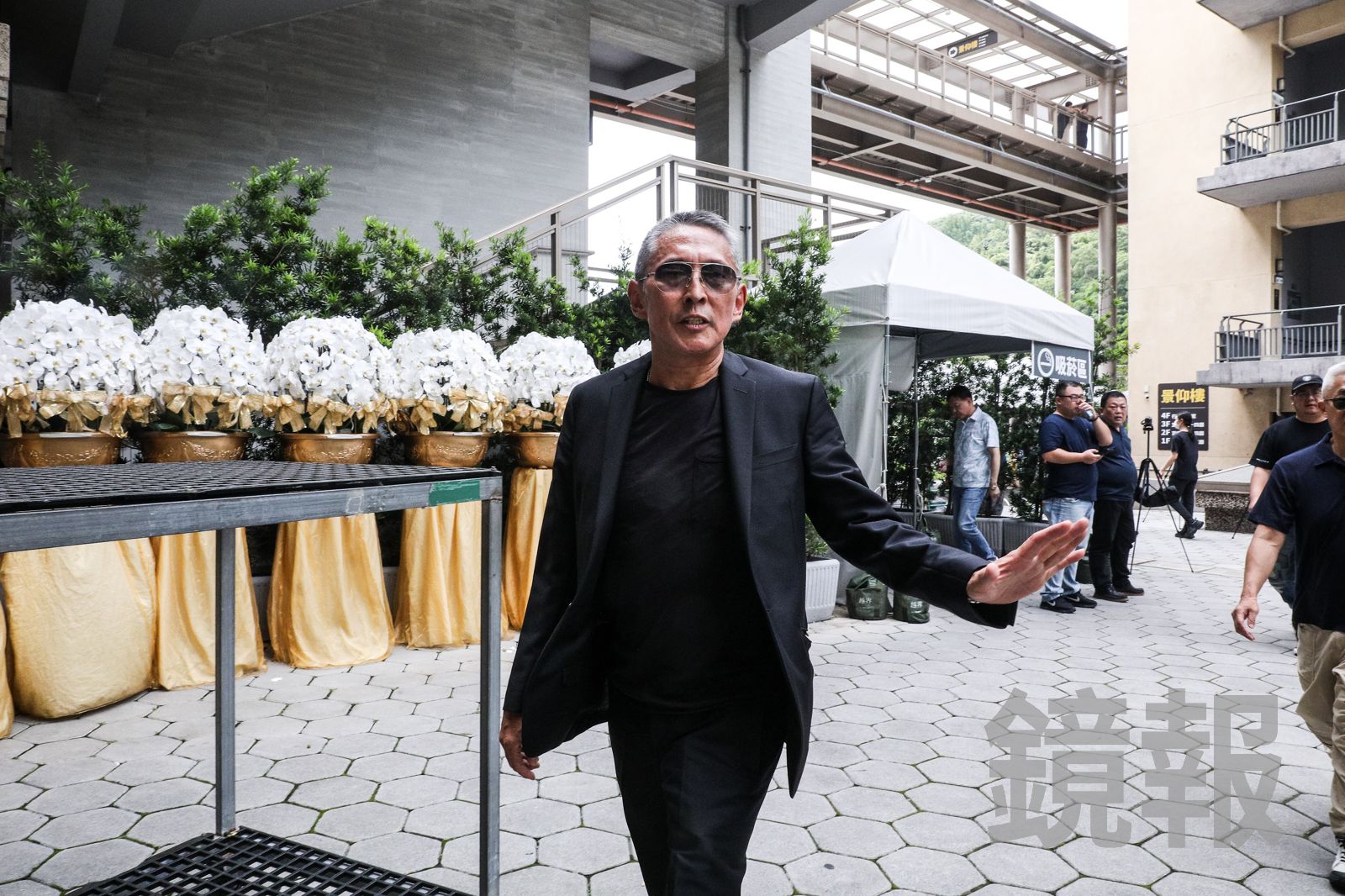 鈕承澤服刑3年5個月假釋首現身! 低調奔竹聯幫元老吳功告別式