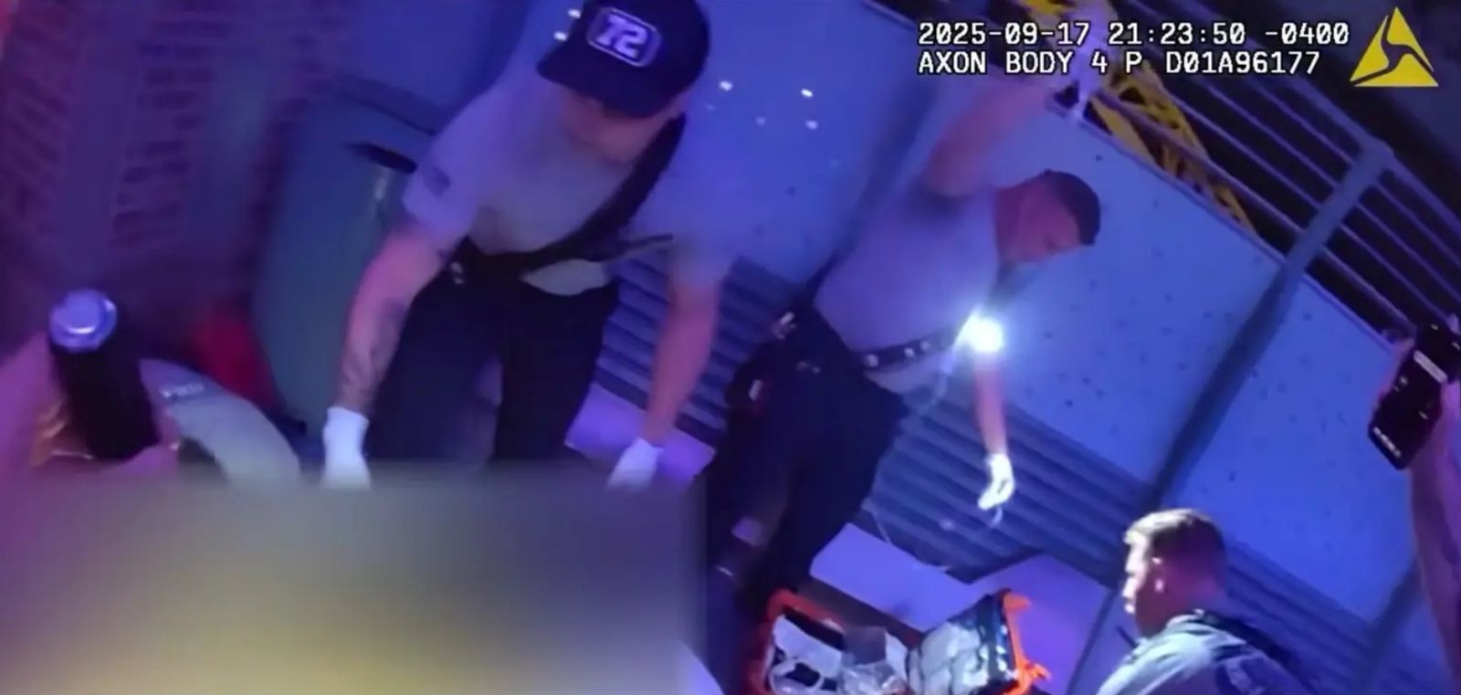 環球影城血腥事故！輪椅男搭雲霄飛車「被上下狂甩→頭撞欄杆」股骨斷兩半重傷亡