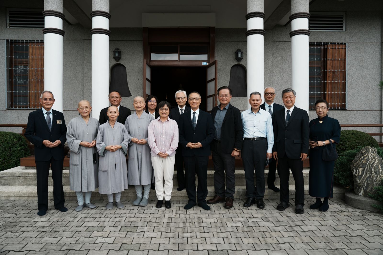 劉世芳率消防署等人拜會證嚴法師 感謝協助防災並期盼繼續合作