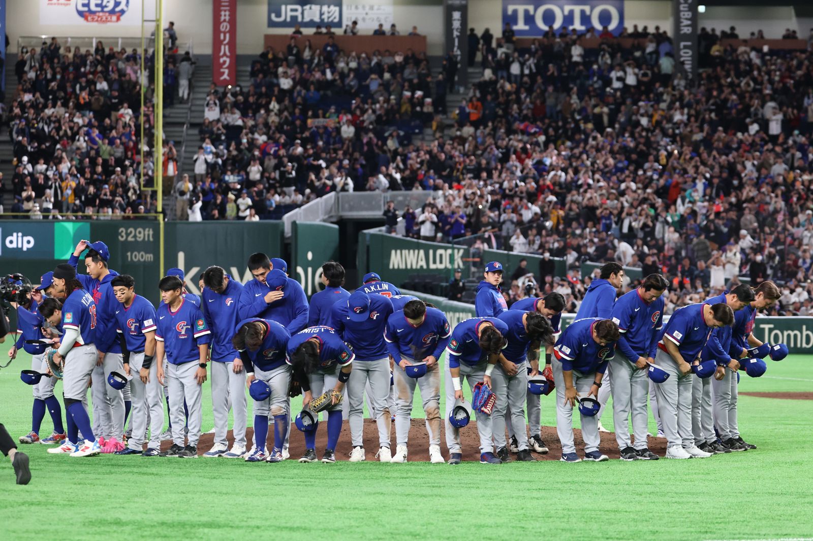 曾峻岳東京巨蛋火球關門　台灣球迷大合唱《將軍令》　復刻新莊城堡燈光秀