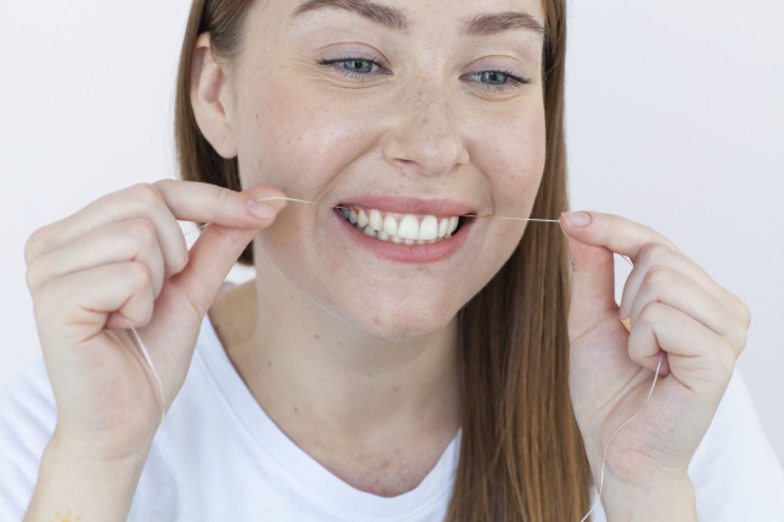 牙痛噴3萬抽神經！醫揭牙線正確使用：寧可不洗澡也不能不剔牙
