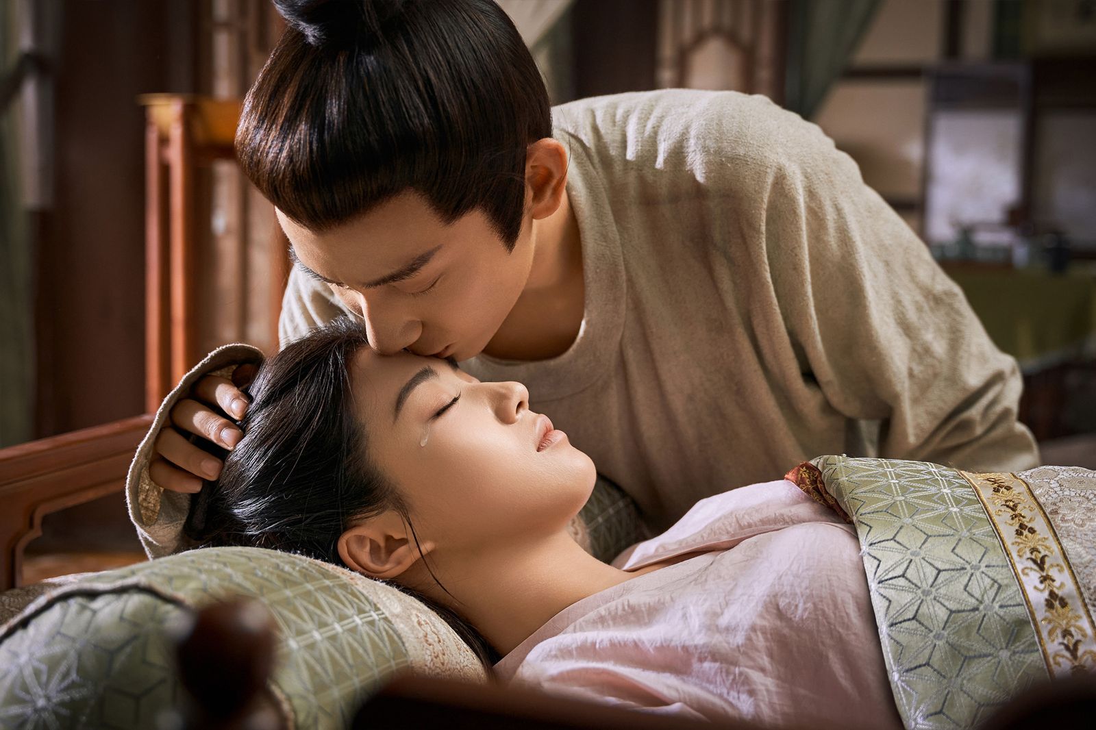 《榜上佳婿》三場吻戲名場面登熱搜　王子奇病榻含淚吻盧昱曉最有fu