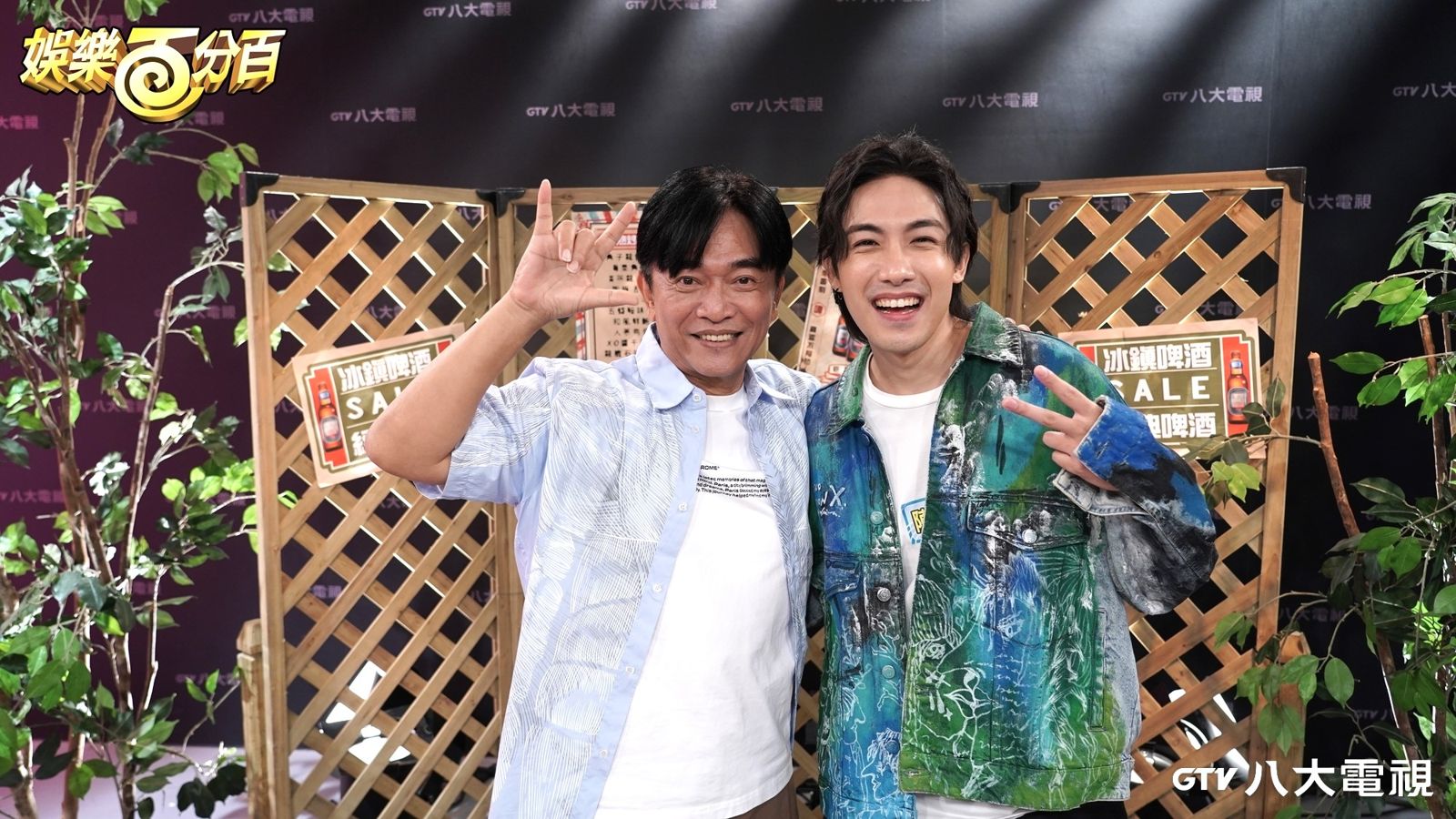 《娛樂百分百》 單元《酒後的心聲》吳宗憲（左）帶新人歌手陳守恩（圖）到節目中宣傳。八大電視提供