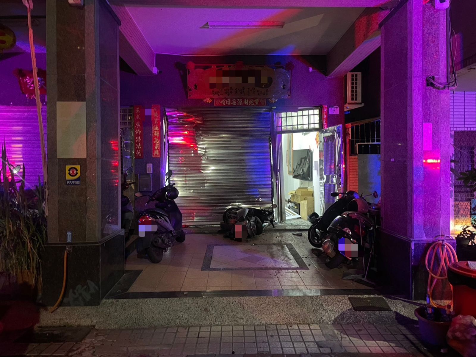 有片/高雄苓雅茶行深夜遭惡煞砸店砍人 疑債務糾紛警鎖定嫌犯