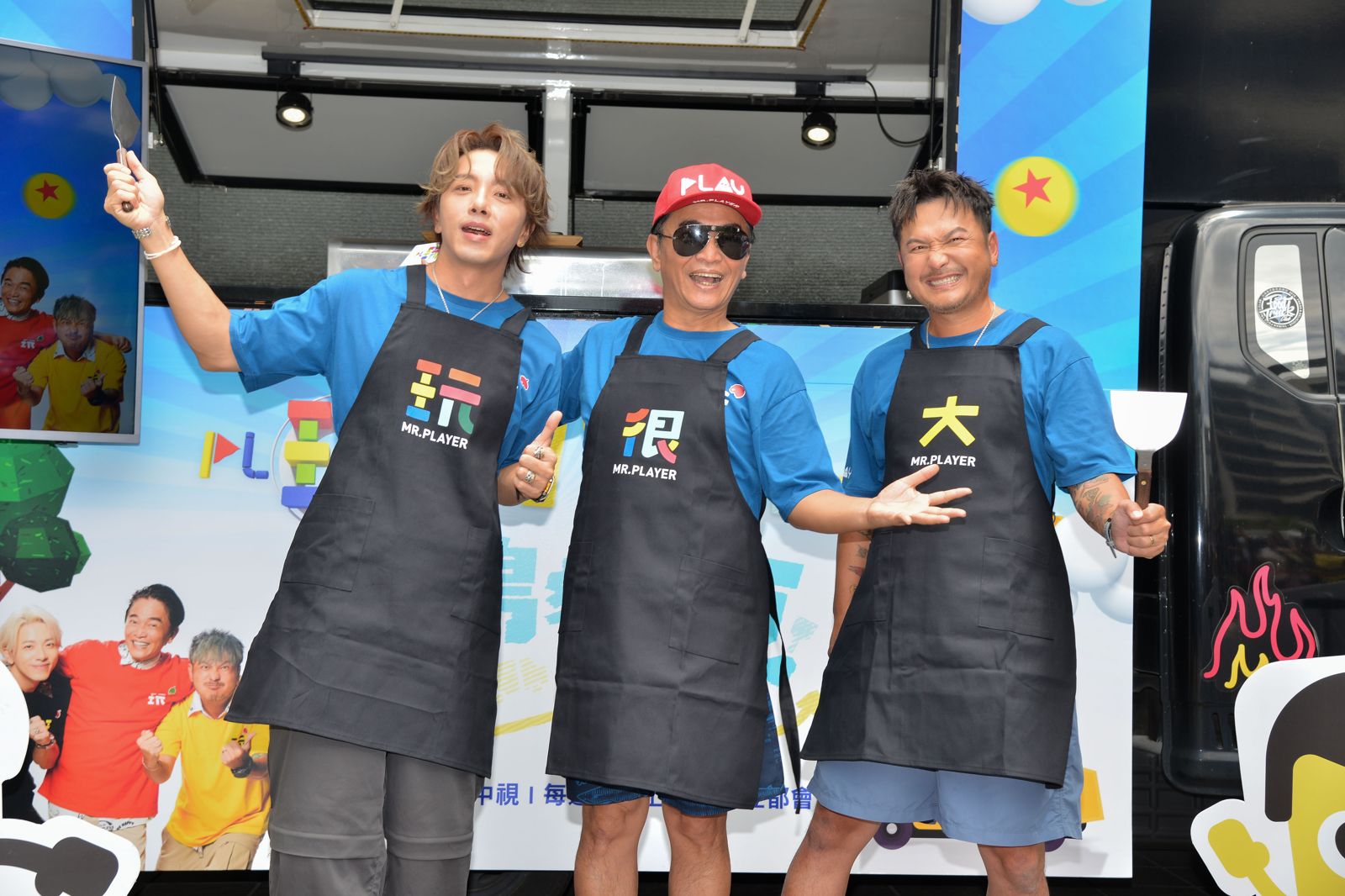 坤達(左起)、吳宗憲、KID出席記者會。三立提供