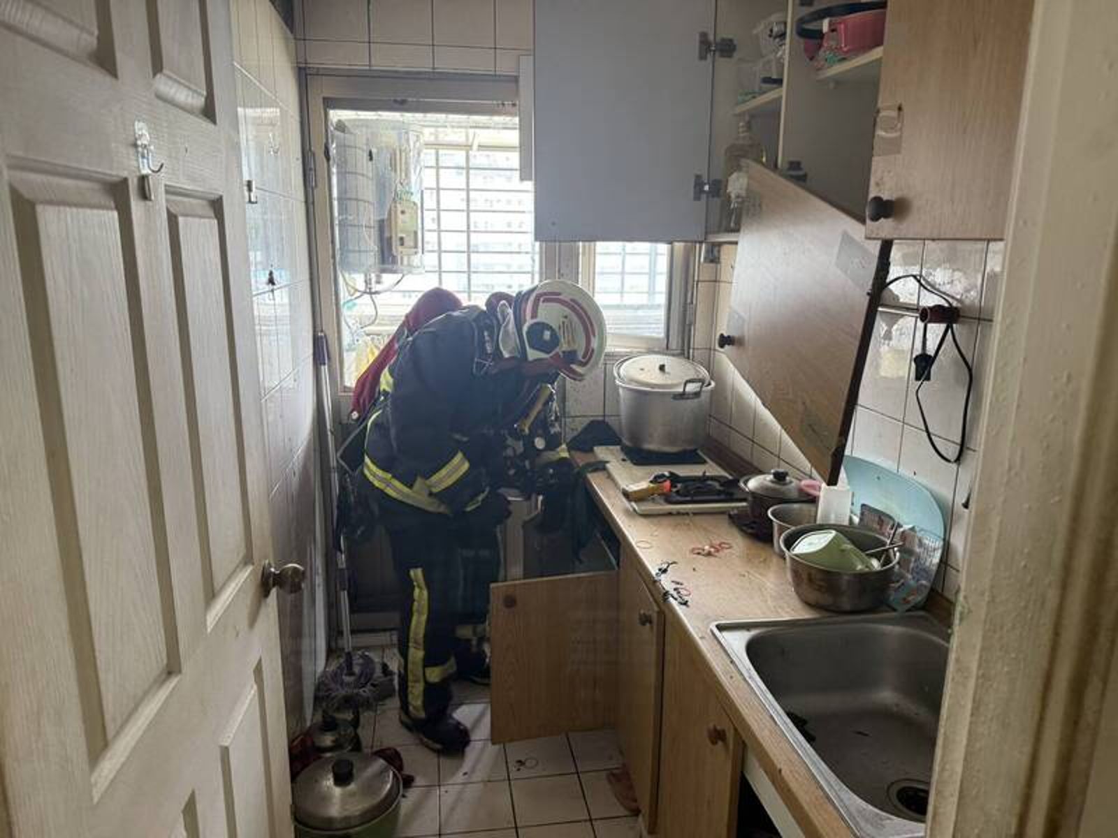 瓦斯爐一點就爆了！　台中市北屯區民宅氣爆屋主燒燙傷