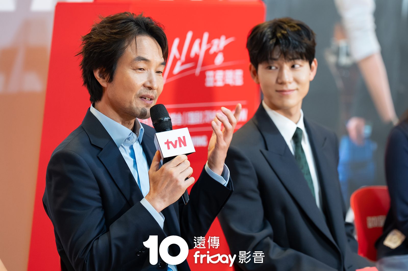 韓石圭（左）讚賞裴賢聖的演技。friDay影音提供