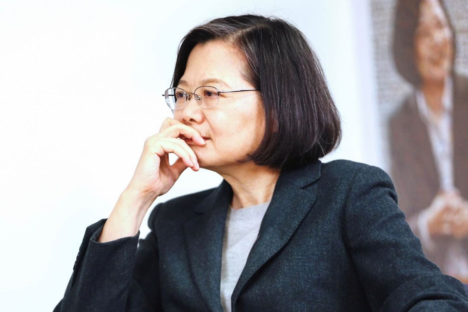 高中生「惡搞蔡英文」引本人回應!插畫家卻被記仇...再貼作品回擊