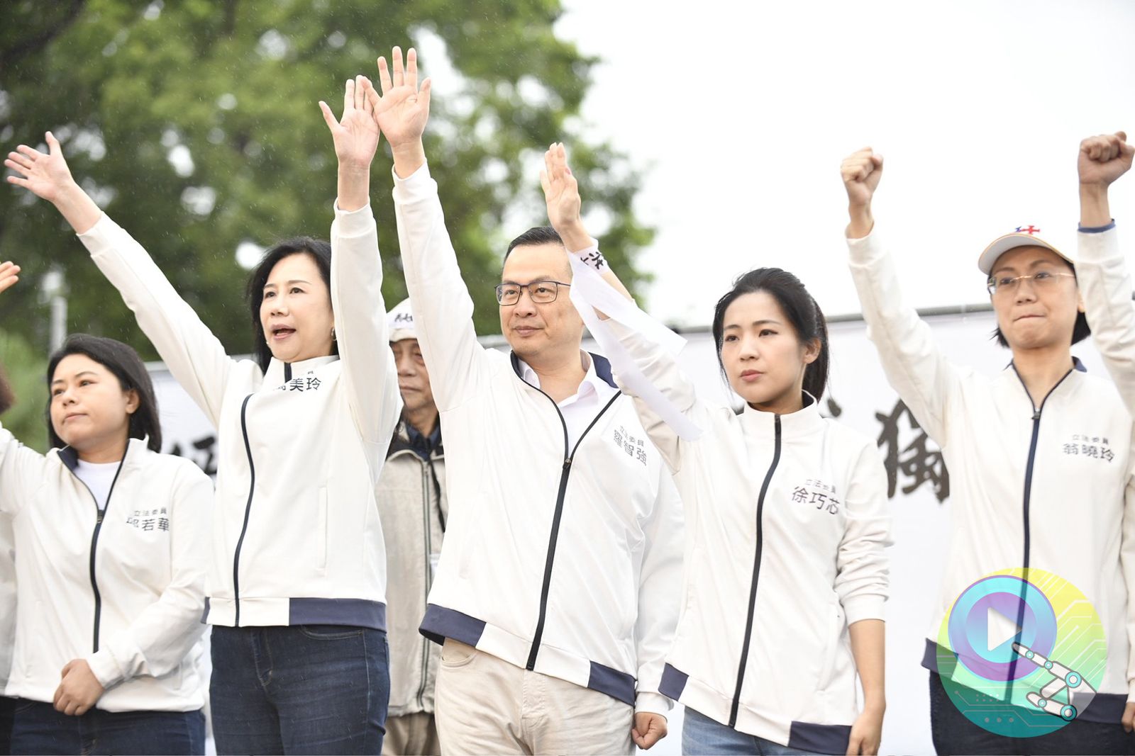 徐巧芯、羅智強等立委。