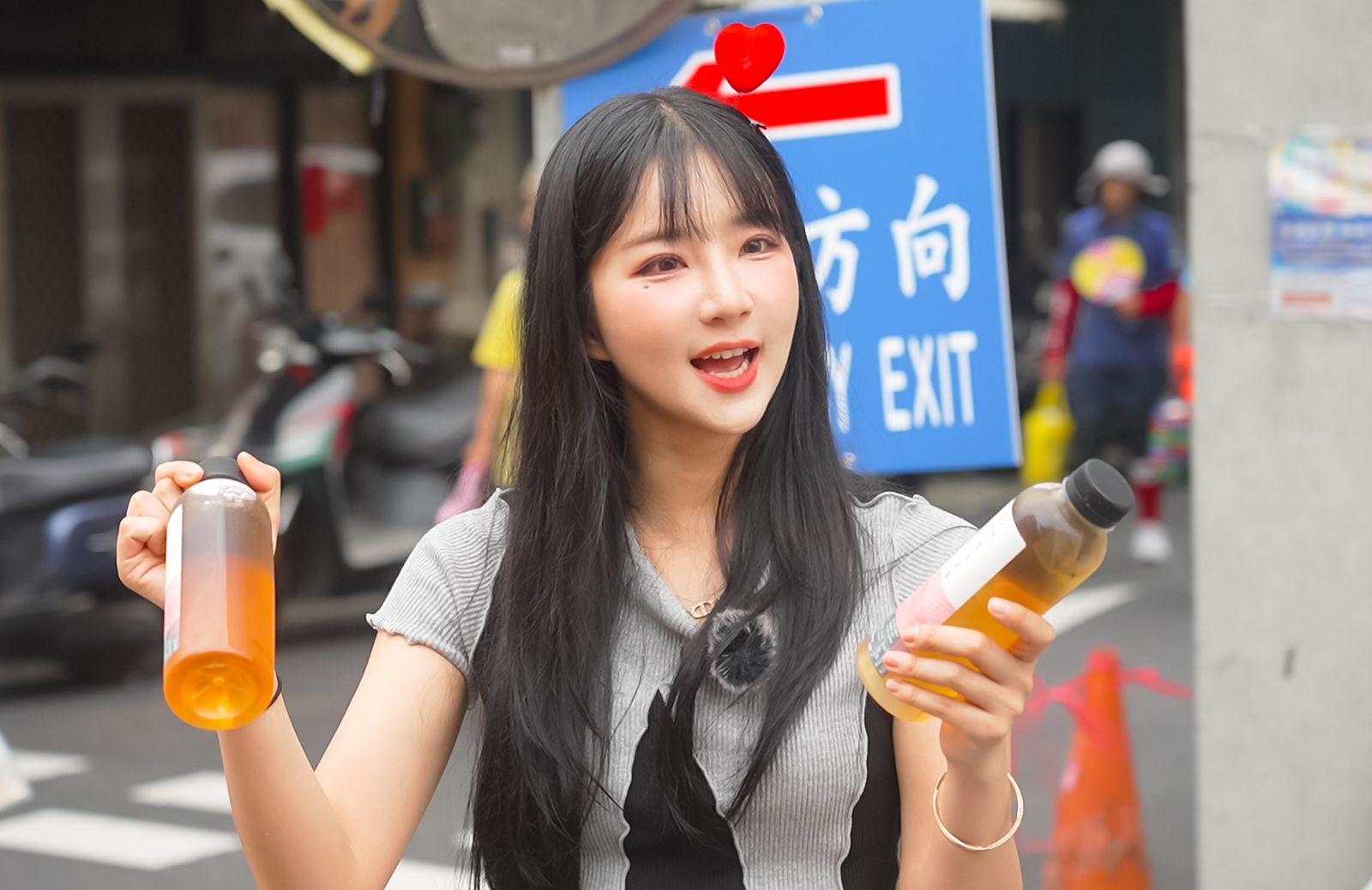 韓籍啦啦隊女神白沙屯朝聖！金吉娜現身「暖心送茶」　直擊40萬人潮：沒想到這麼壯觀