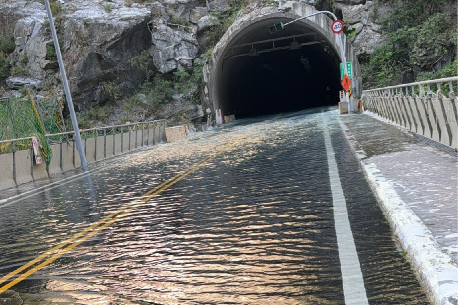 魯丹橋洩水狀況。圖/林保署花蓮分署提供