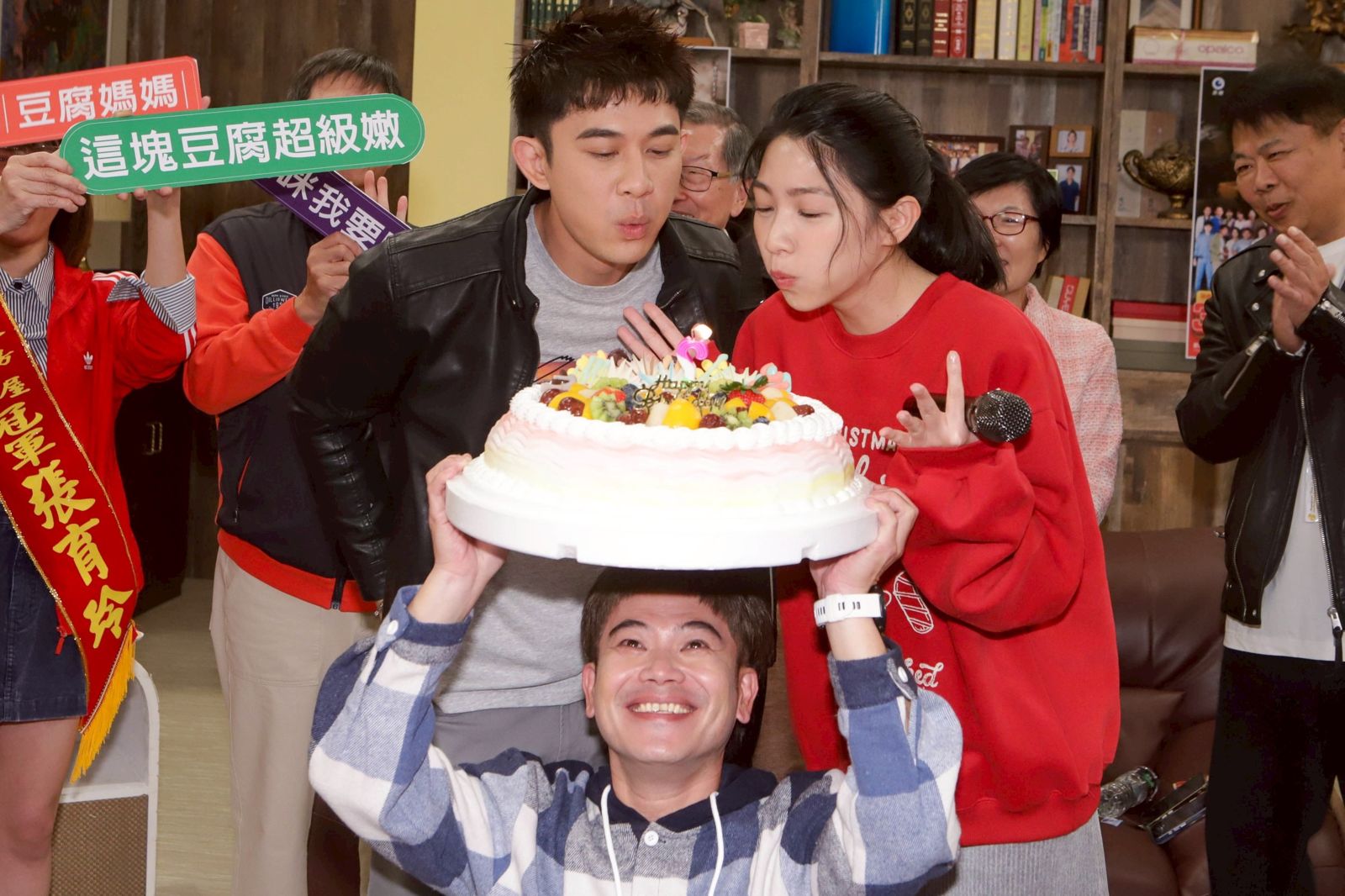 曾智希「內在美」春光外洩！「犯人」曾子益急道歉　尪陳志強反應曝光