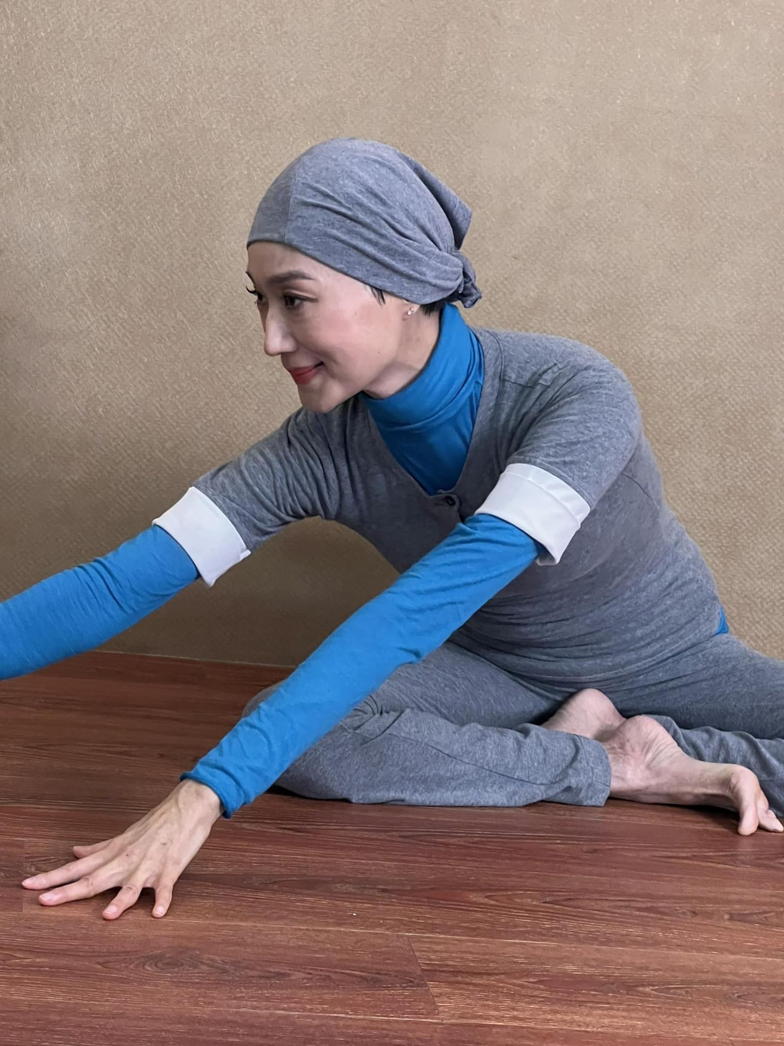 因車禍後遺症，坣娜後研習瑜珈調養身體，也推廣瑜珈好處。翻攝Tang Yoga 坣娜的坣瑜伽臉書