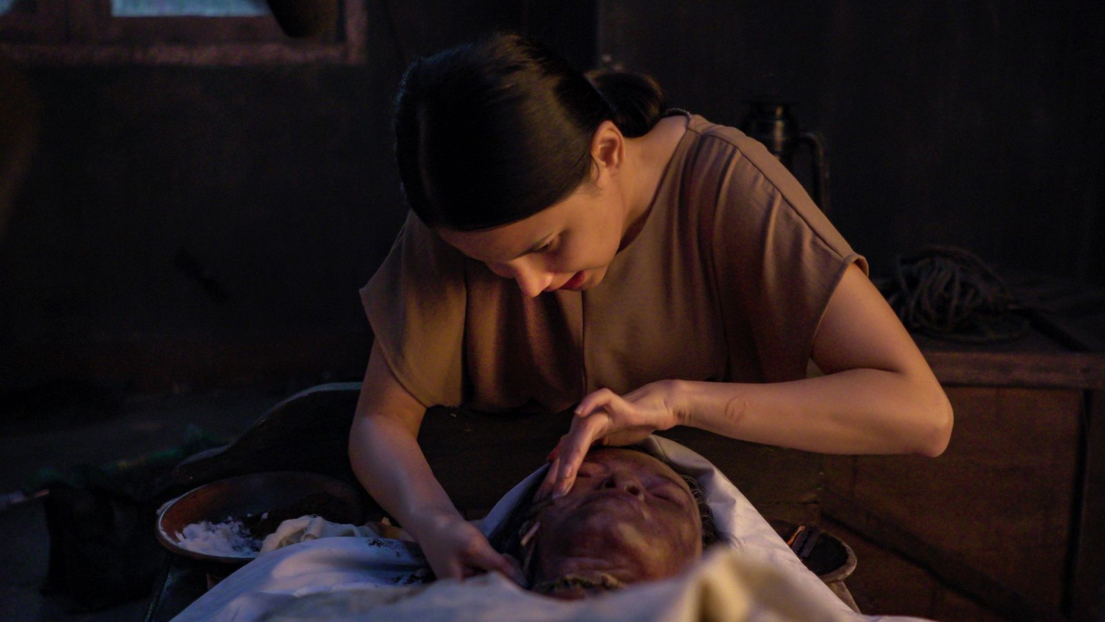 《大婢咒》被虐養女挖屍體施咒　女主角看道具屍體「滲水」觀眾心跳狂飆120　