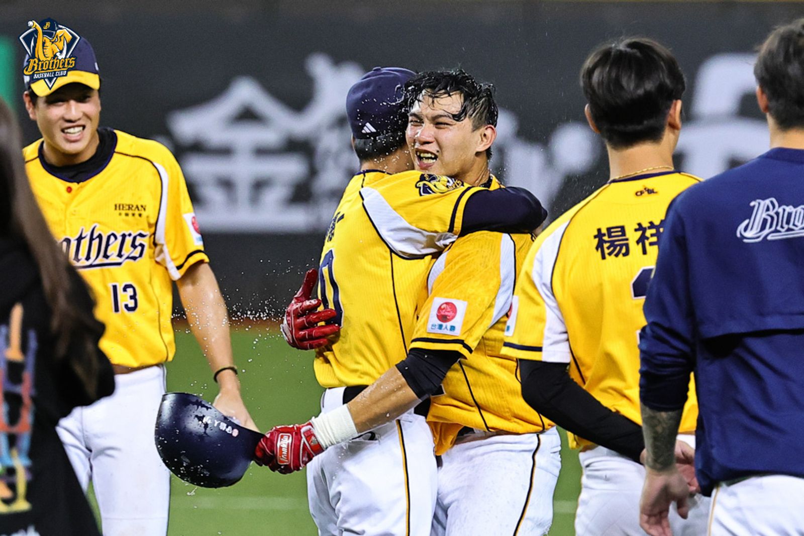 中職／大巨蛋4萬人見證　岳政華生涯首支再見安出爐