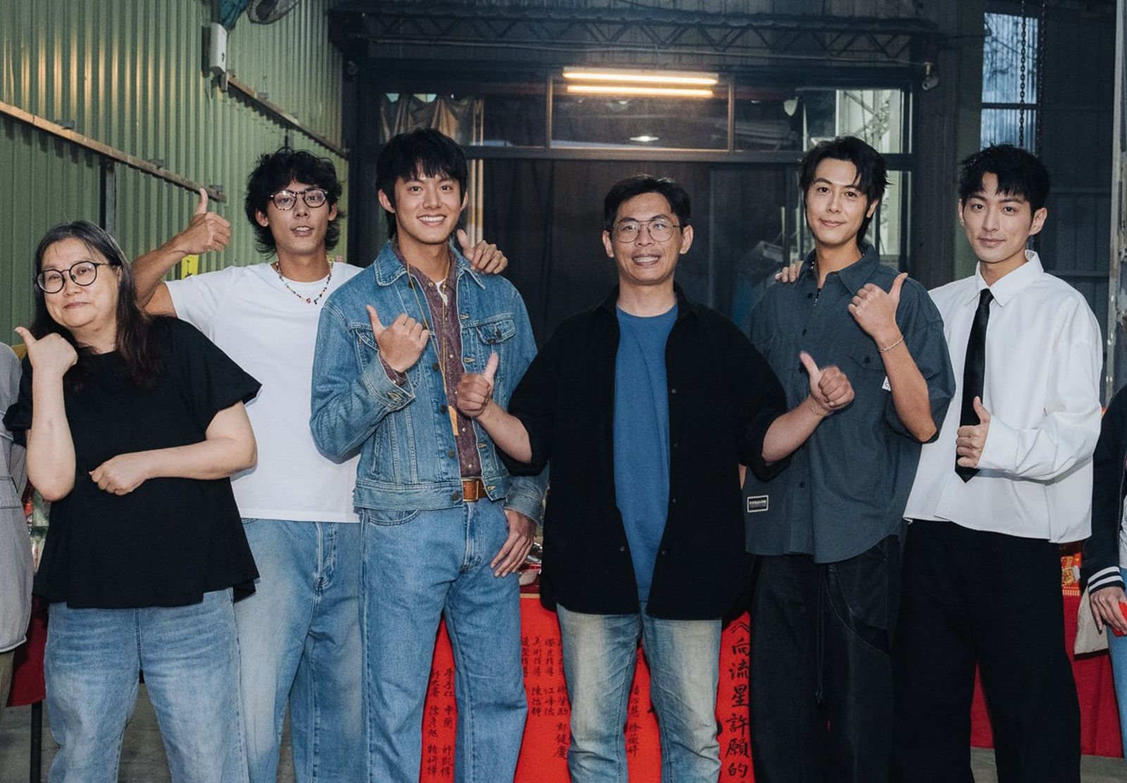 製作人潘心慧（左起）、各務孝太、余杰恩、導演姜瑞智、陳向熙、鍾岳軒參與開鏡儀式。有意思國際傳媒提供