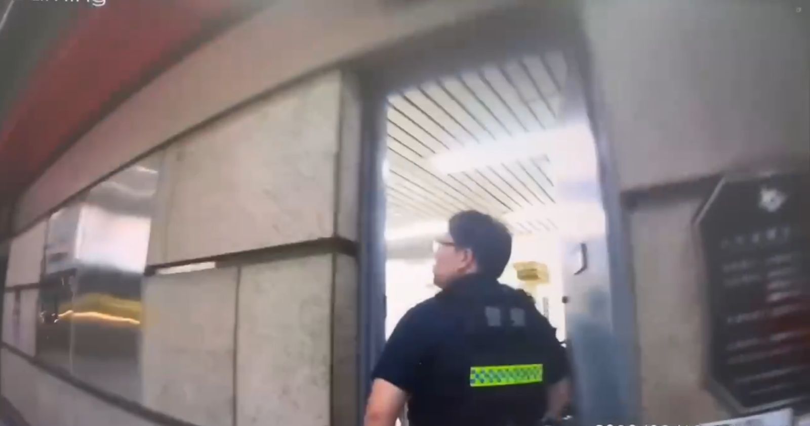 15歲少年看完煙火搭北捷「亮刀」 乘客嚇壞報警…快打警力到場一查傻眼