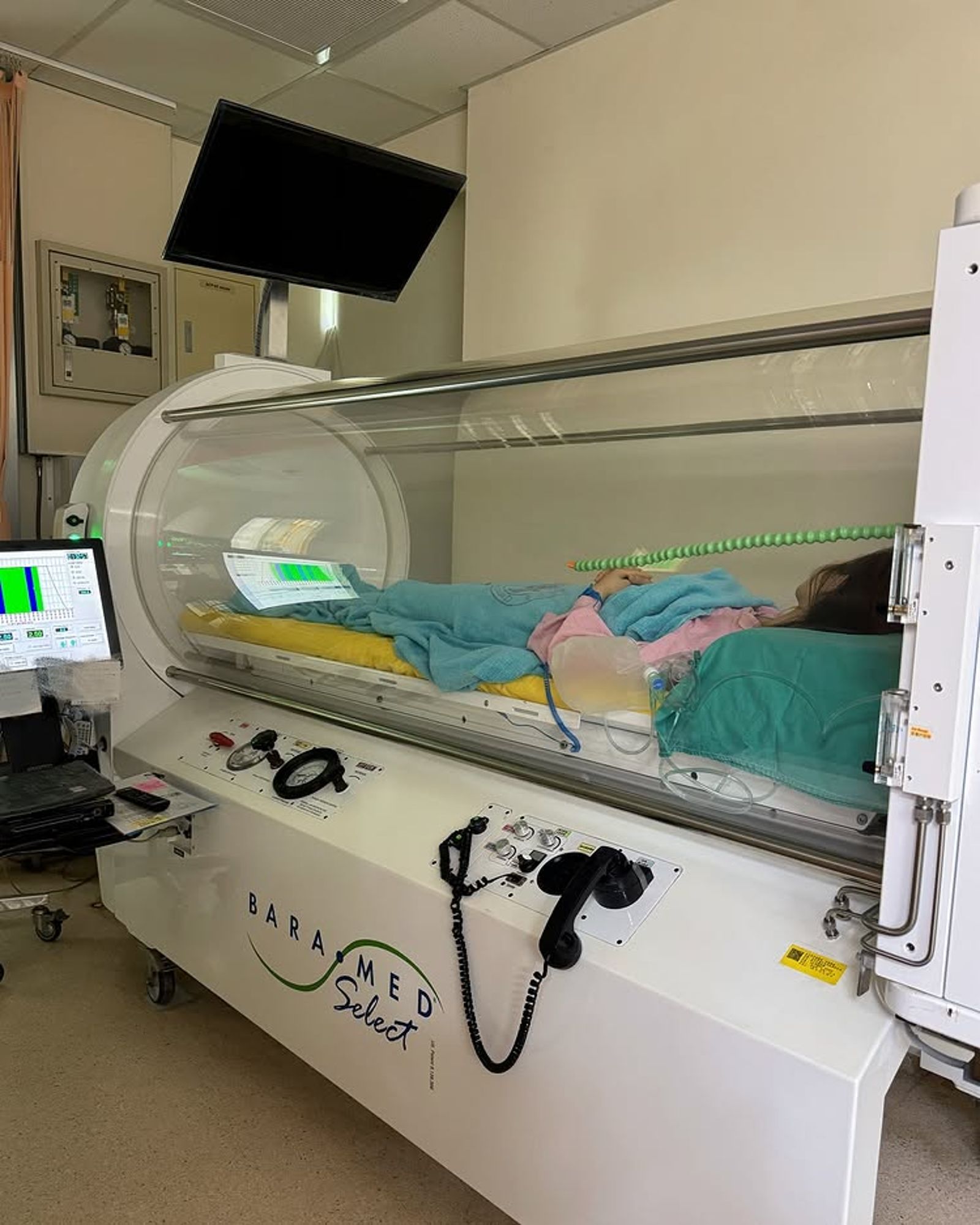 子瑜閨密莊錠欣「中毒送急診」　「高壓氧艙治療」後還要觀察1個月