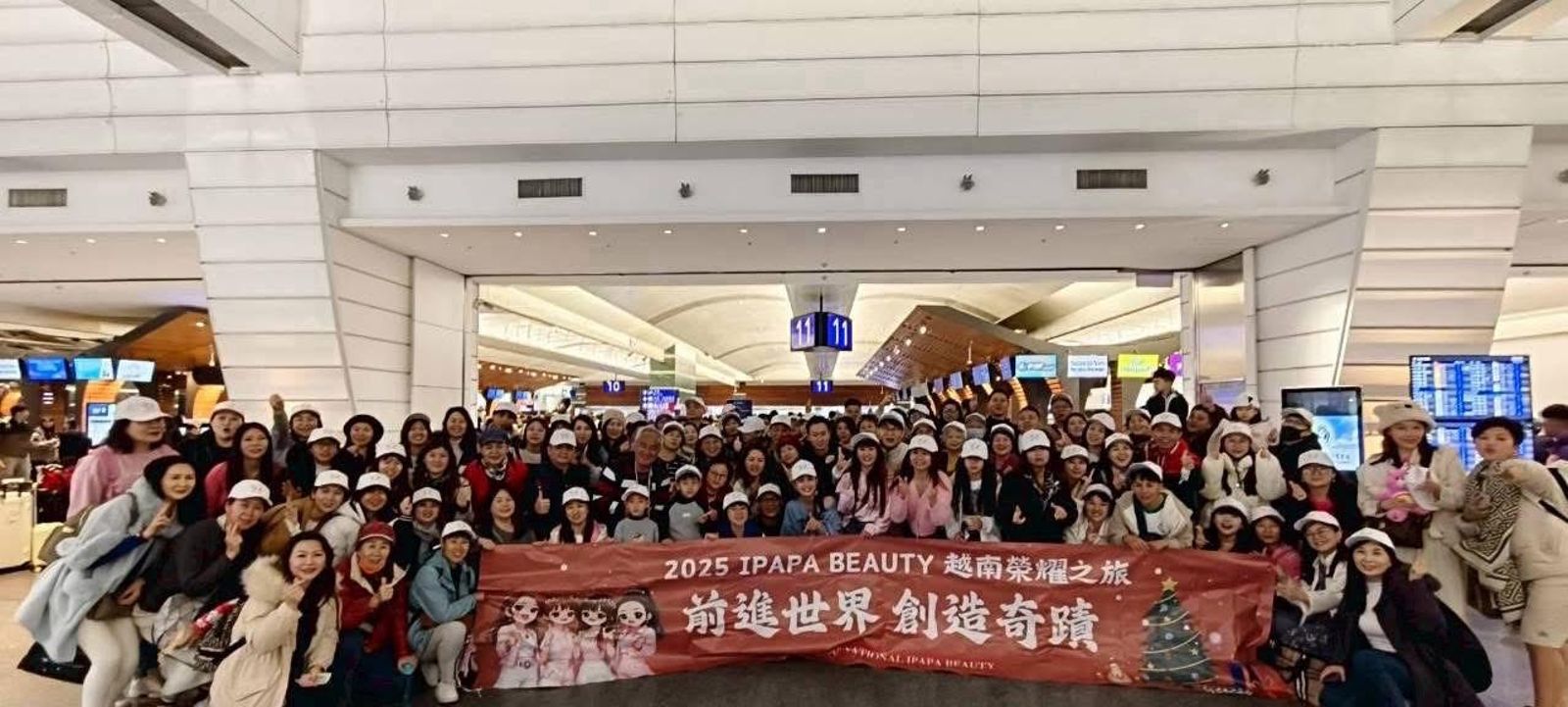 王宥忻日前與旗下員工出國旅遊。女神愛啪啪提供