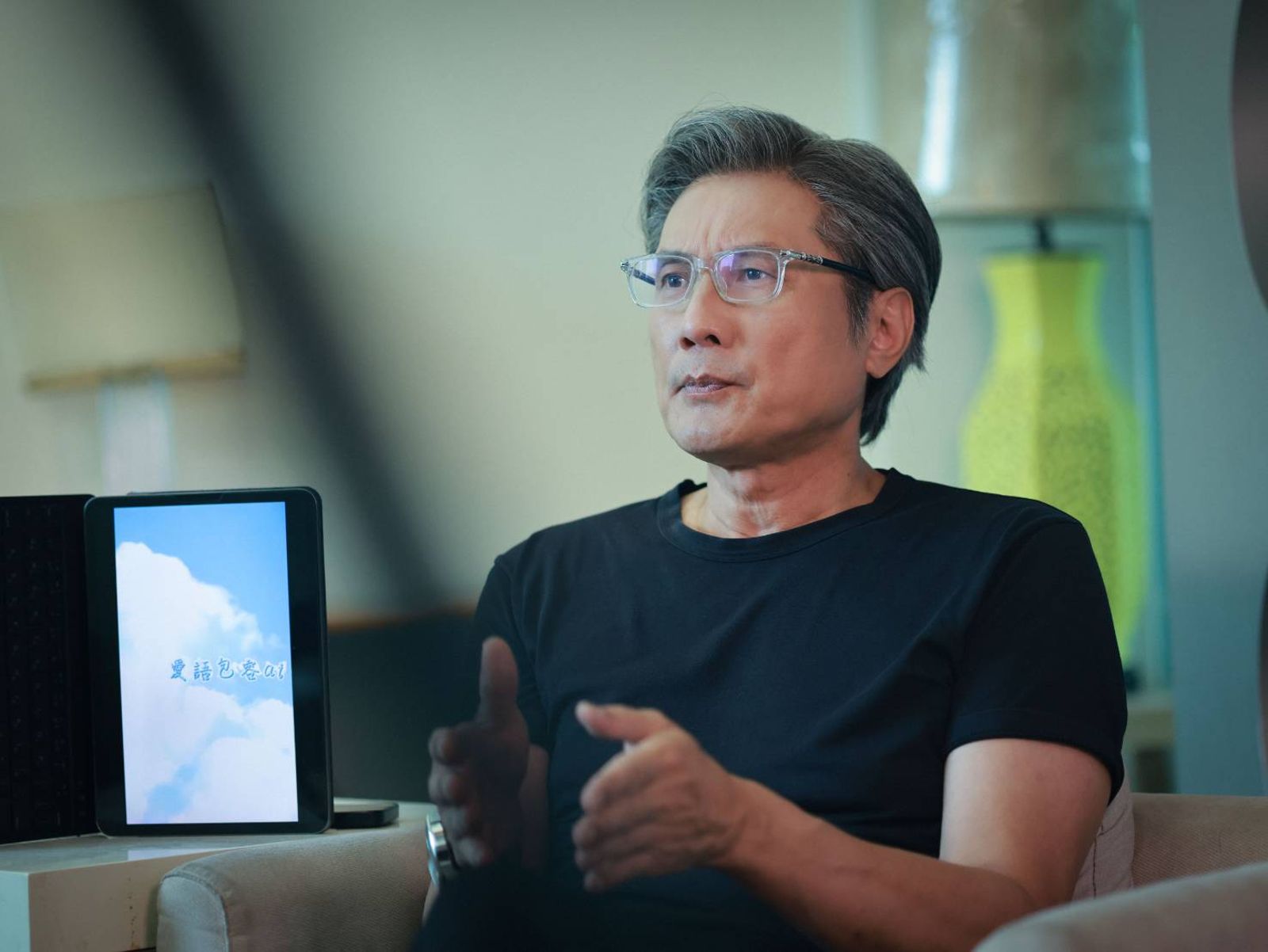 獨家／靠AI重生出席重要場合是對往生者不敬？包小柏籲：別讓遺憾停在沉默裡