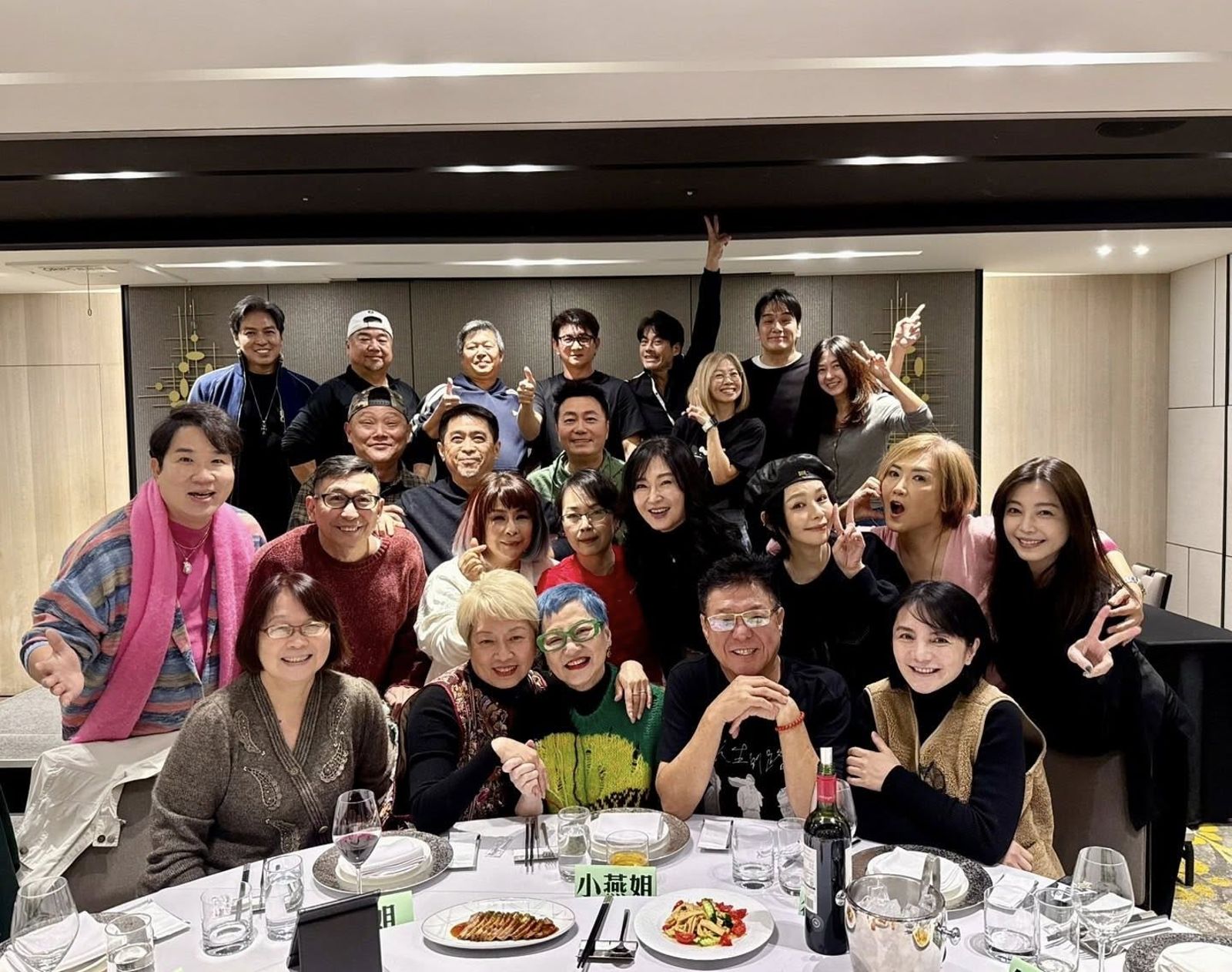 不甩缺席劉詩詩生日再爆婚變！吳奇隆現蹤「家族聚會」畫面曝光　同框恩師張小燕　