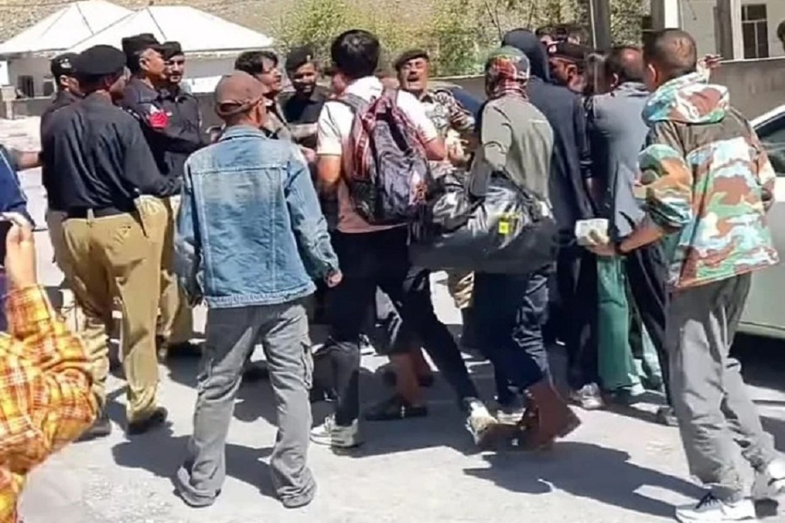 厲害了中國人！在邊境跟巴基斯坦警察對打　遭在地人控「故意來亂」