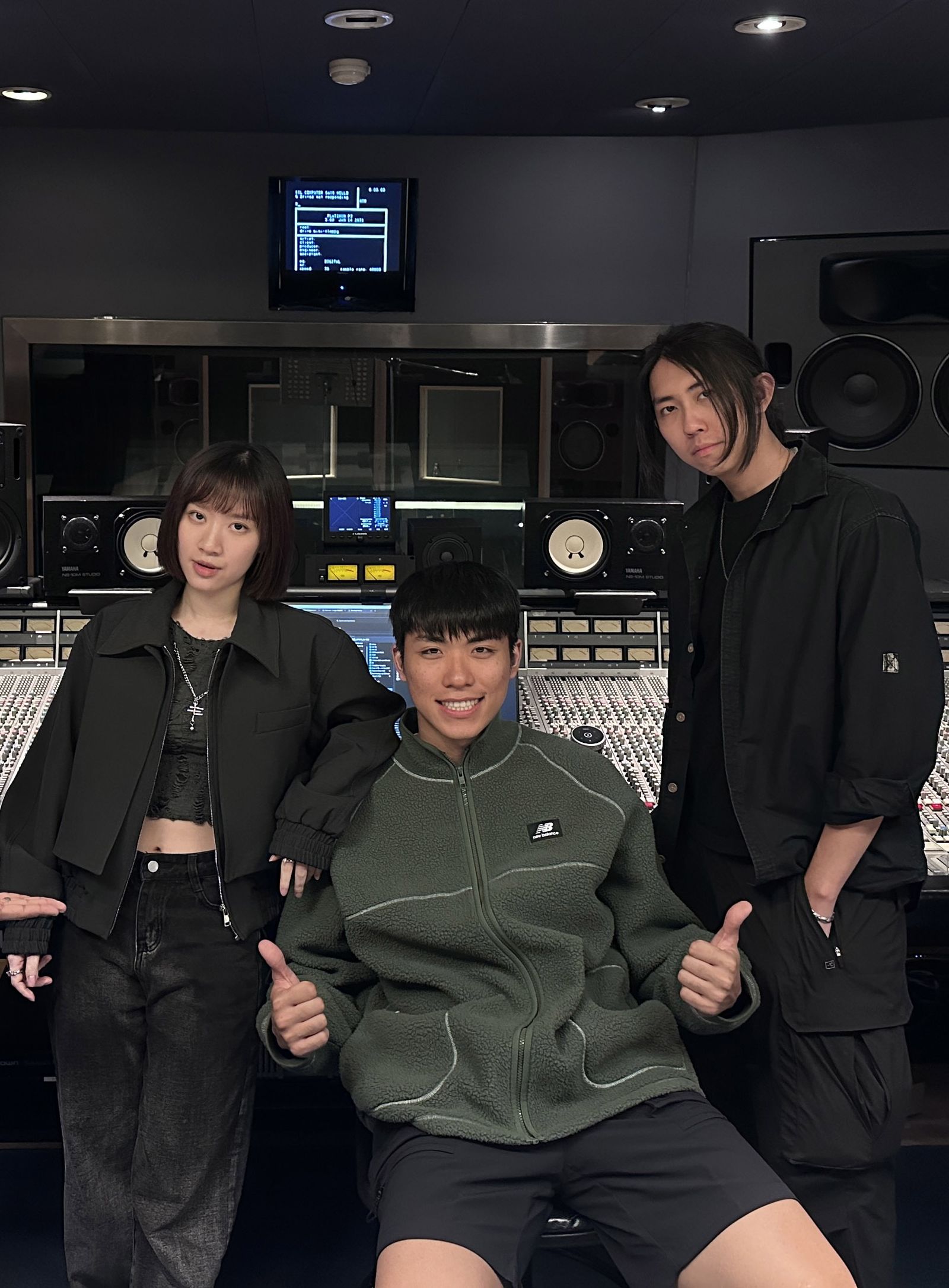 製作人舒涵、王ADEN以及錄音師。舒涵提供