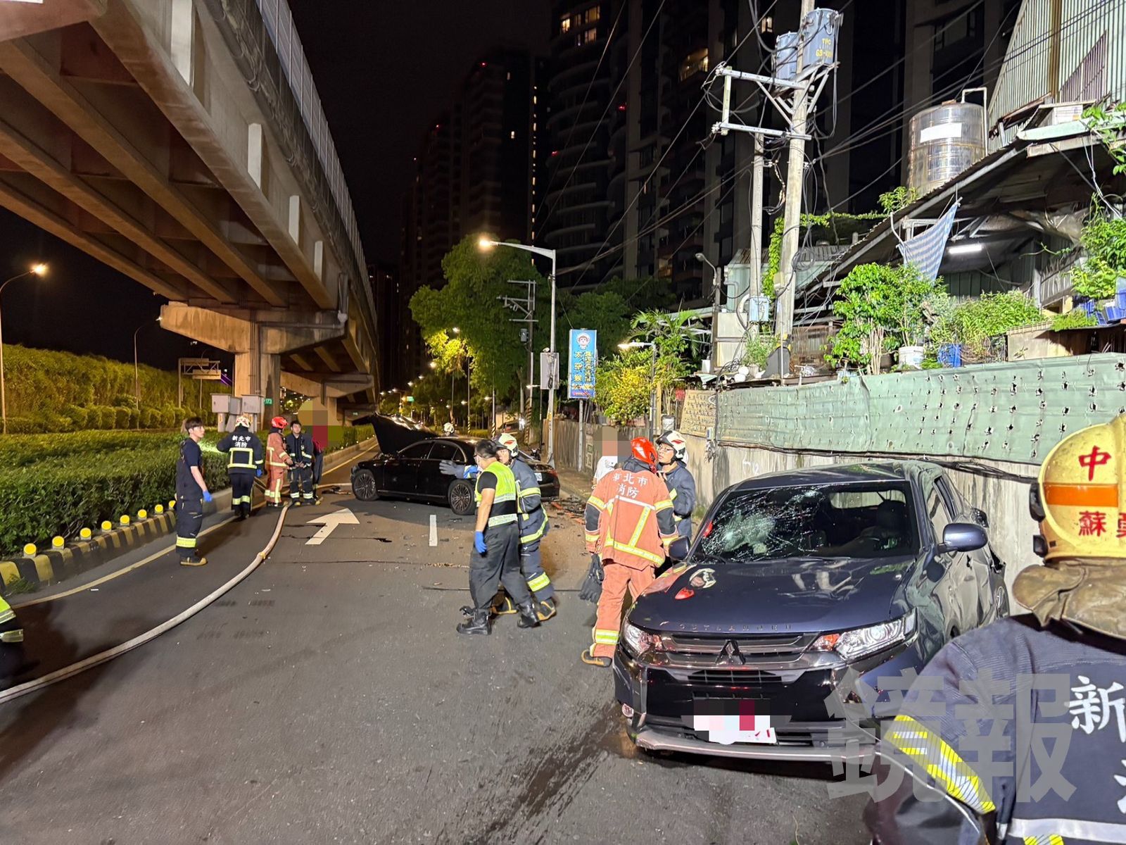 新北市中和區凌晨發生死亡車禍，多元計程車遭撞導致車上女乘客拋飛慘死。警方提供