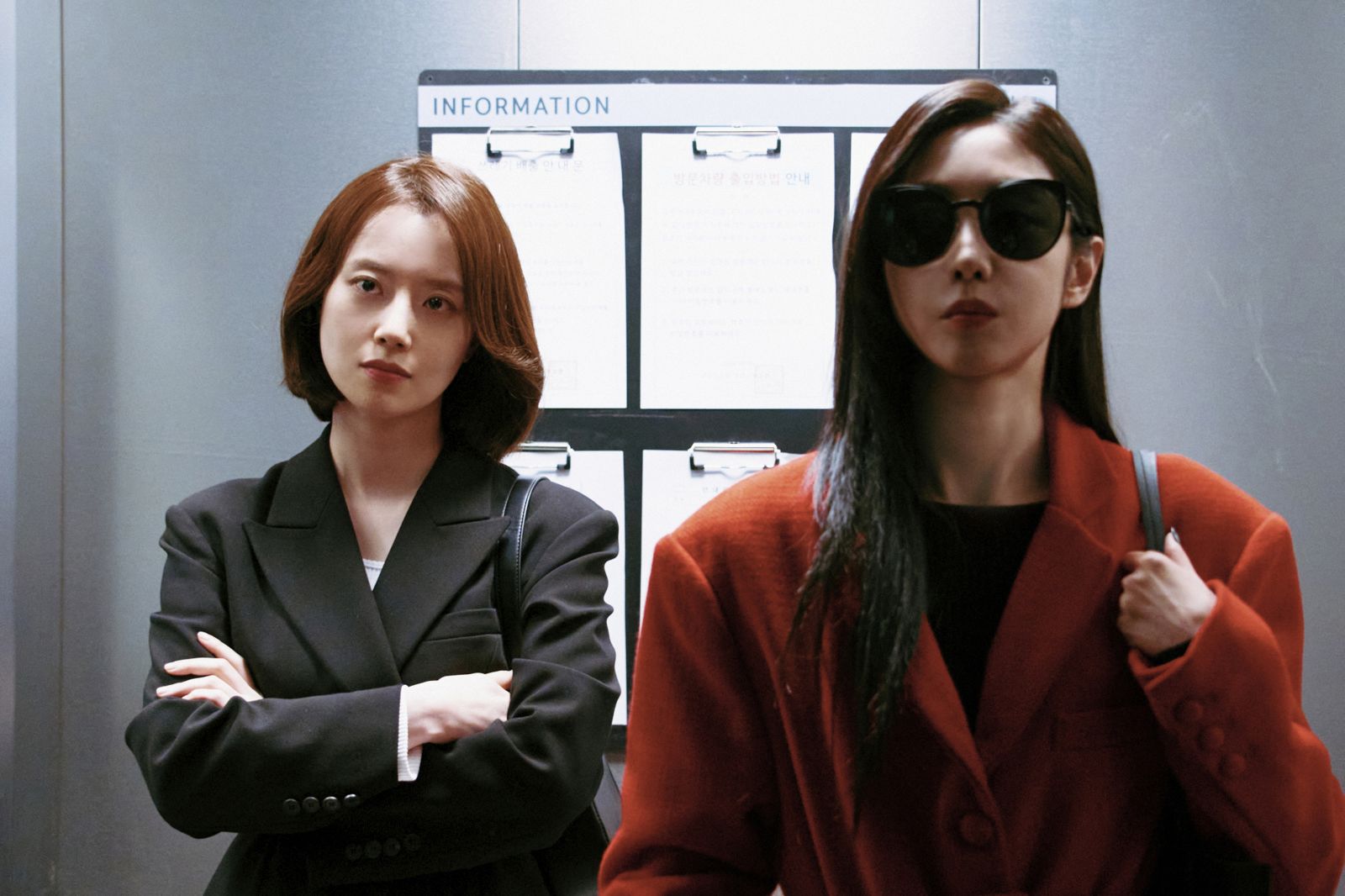 文彩元(左)片中與徐智秀有打鬥戲。華映娛樂提供