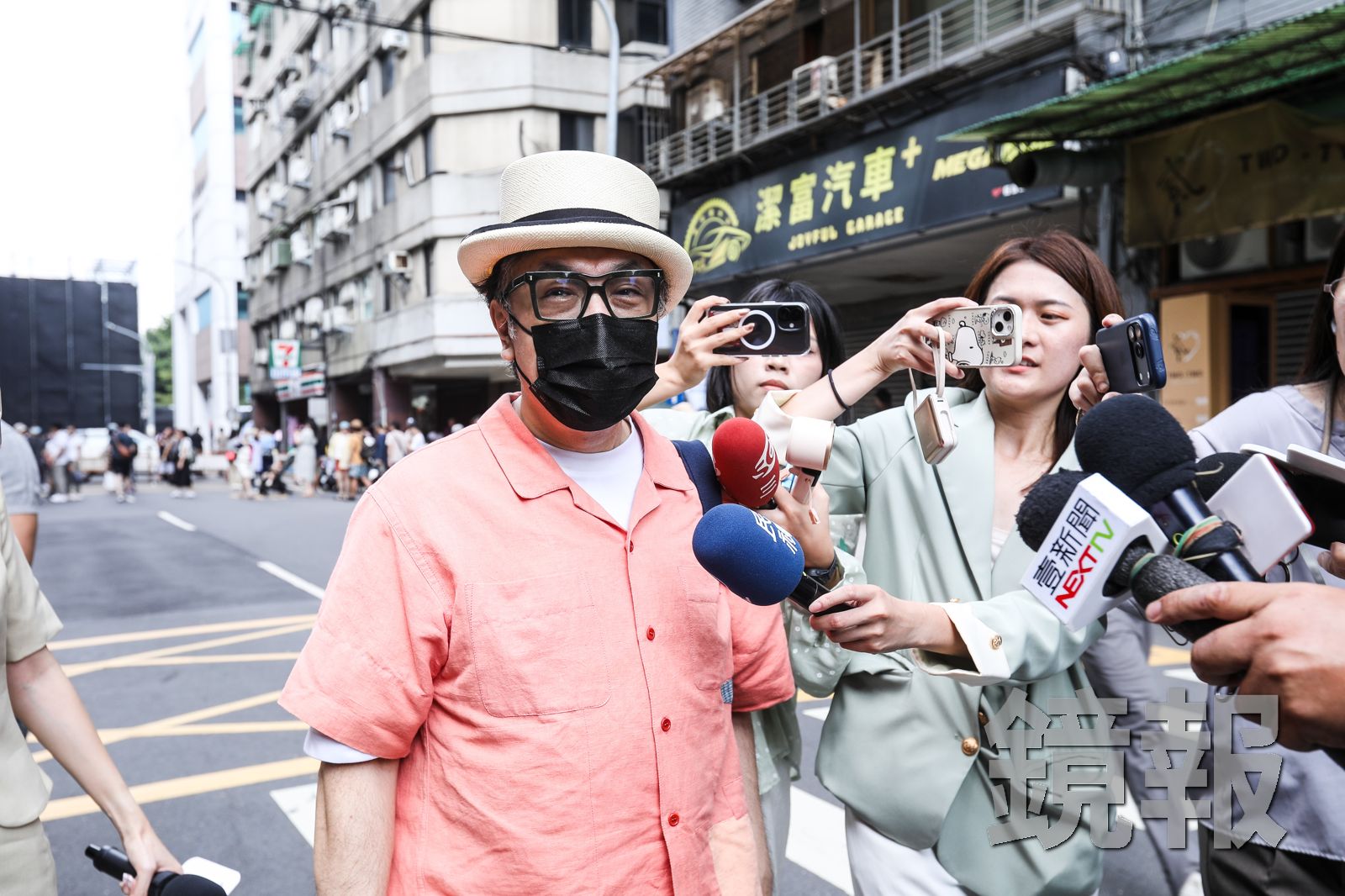 直擊/蔡康永戴口罩低調現身沈伯洋造勢活動 親吐:想要聽聽看各方意見