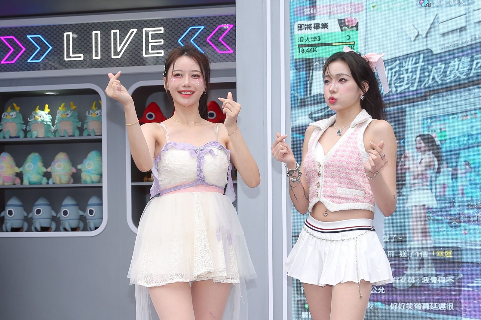 李雅英（左）最近人氣越來越旺，活動接不完！李鍾泉攝