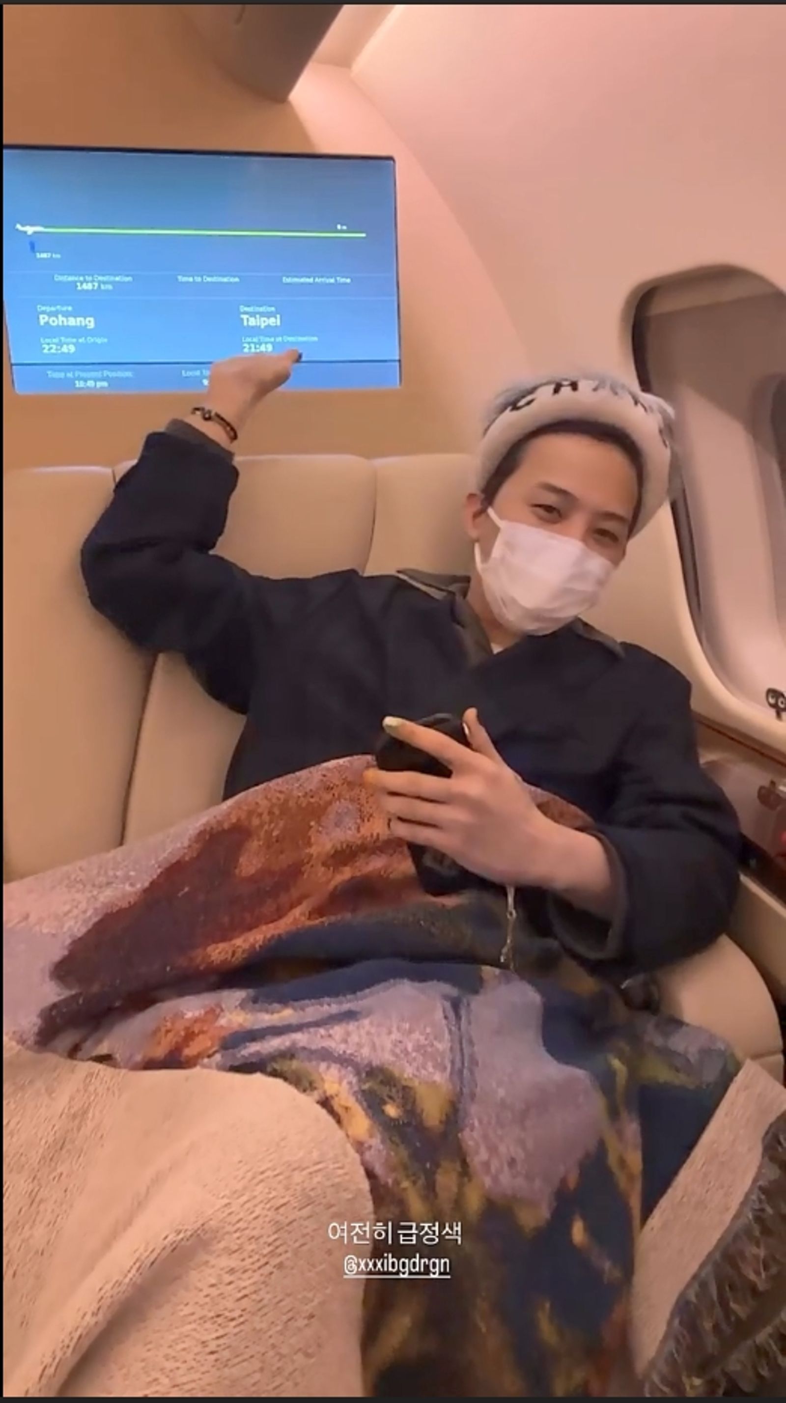 GD興奮介紹要從浦項飛往台北。翻攝IG@8lo8lo8lowme