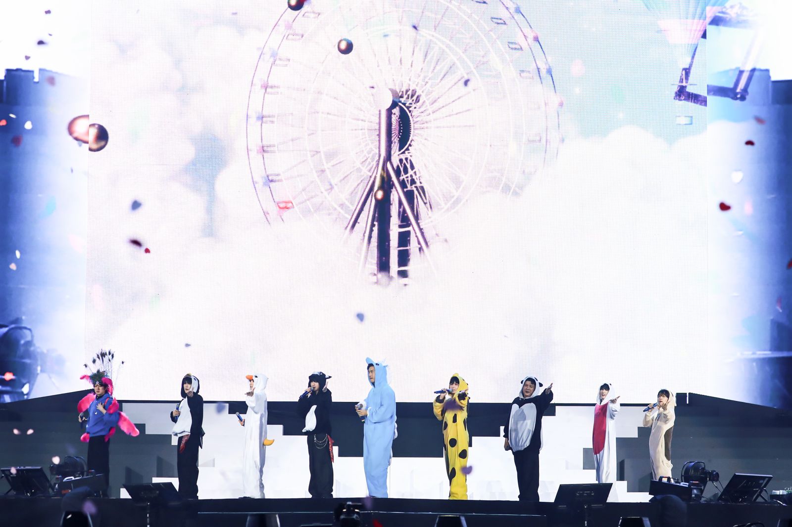 〈Sorry, Sorry〉音樂一下!3萬歌迷坐不住了 「盛世美顏」希澈扮孔雀全場嗨爆