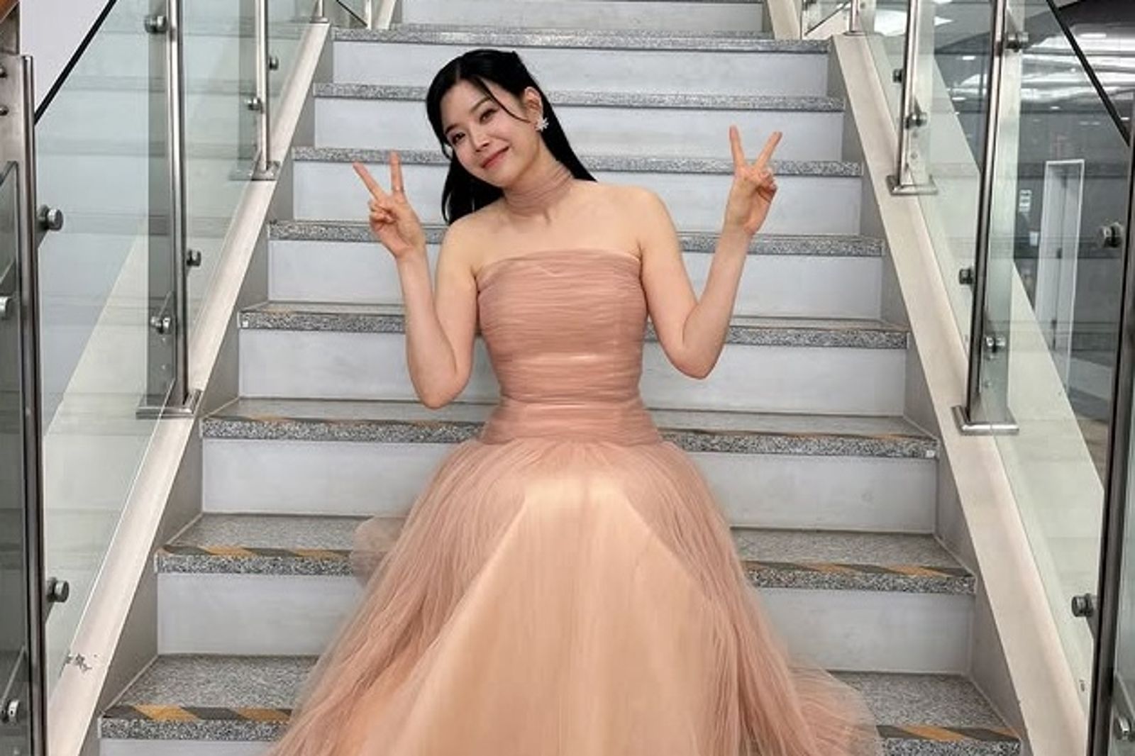 曾陪老公挺過買春醜聞! OST女王LYn認離婚:仍同公司活動