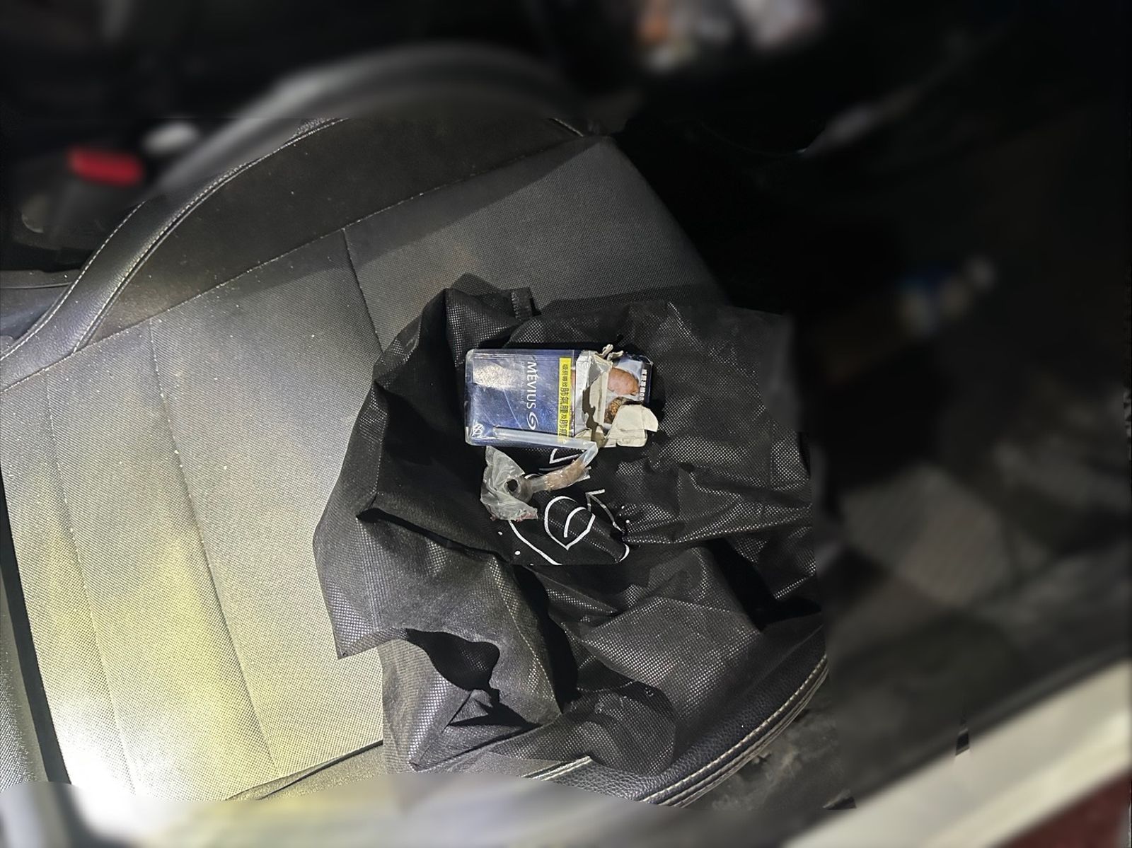 警方查獲吸食器。翻攝畫面