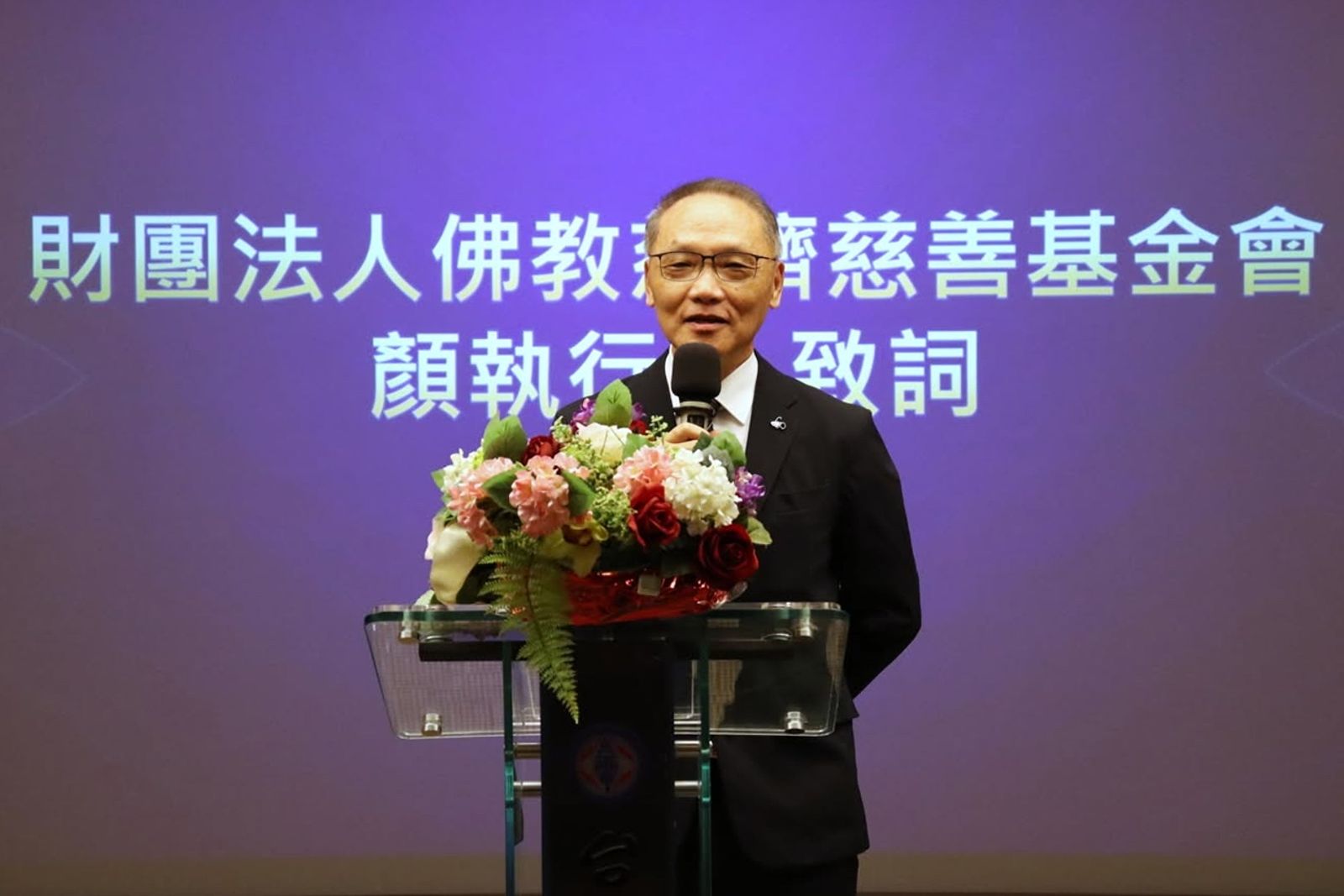 牽線慈濟高層就是他!跪拜證嚴法師打開信任窗口 檢揭「美國慈濟青年」李易儒人脈網絡