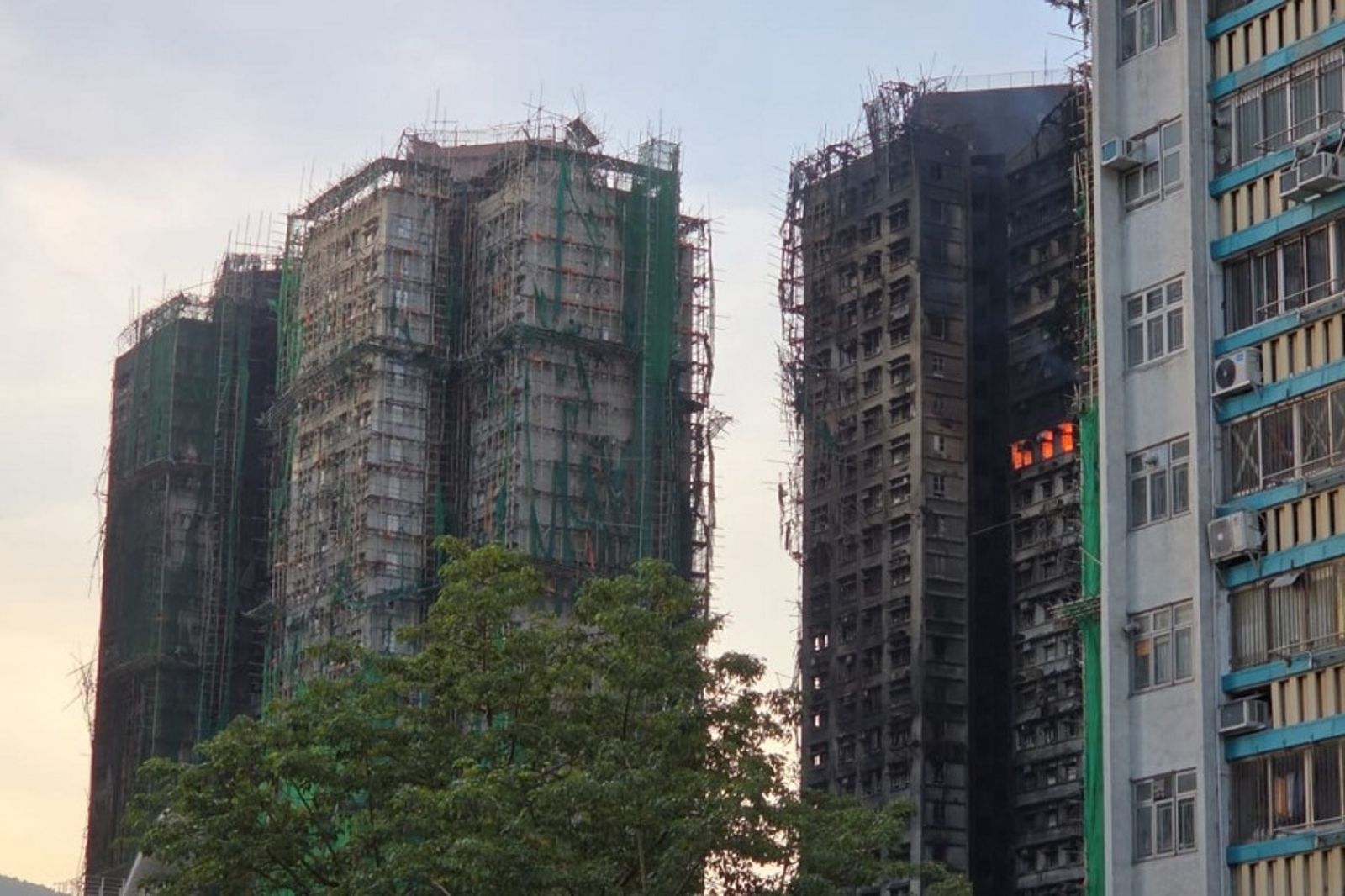 香港宏福苑大火已128死 死傷數字恐再攀升!滅火工作大致完成