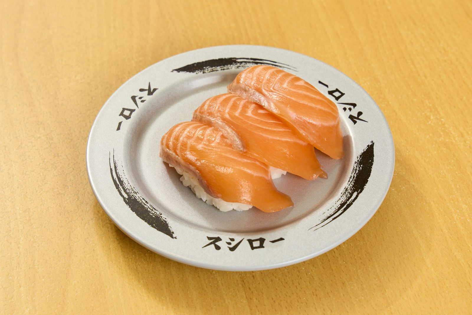 「生鮭魚2+1貫」油脂豐潤、入口鮮甜。(60元/份,圖/壽司郎)