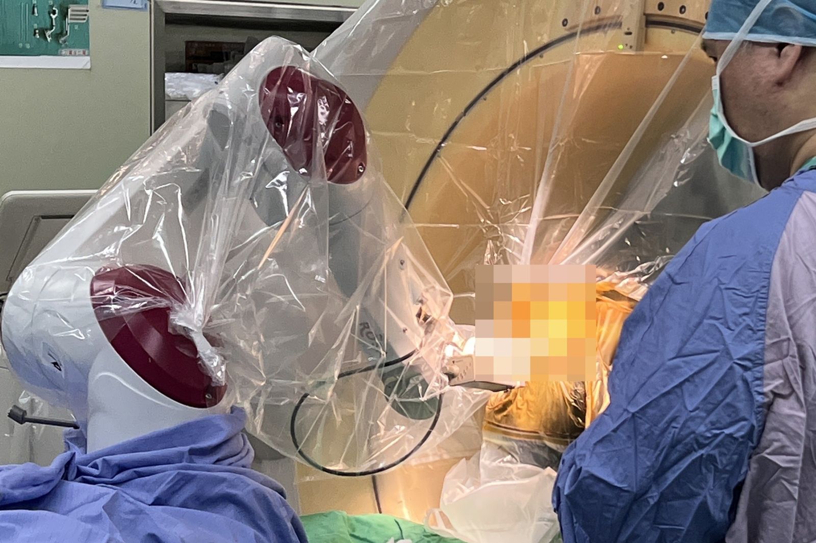 腦部植入微晶片刺激神經！巴金森氏症婦人手抖僵硬全改善