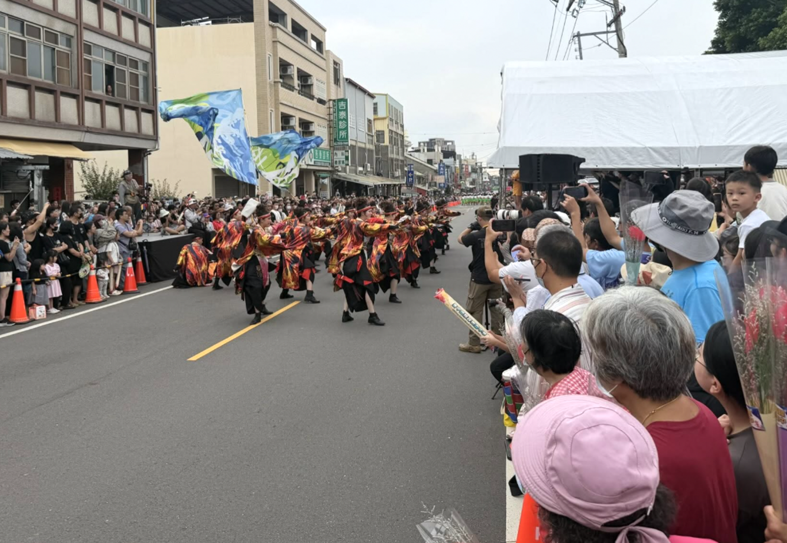 太扯!台中踩街嘉年華遭控「定點表演」給官員看...民眾氣炸:我們是下等人民嗎?